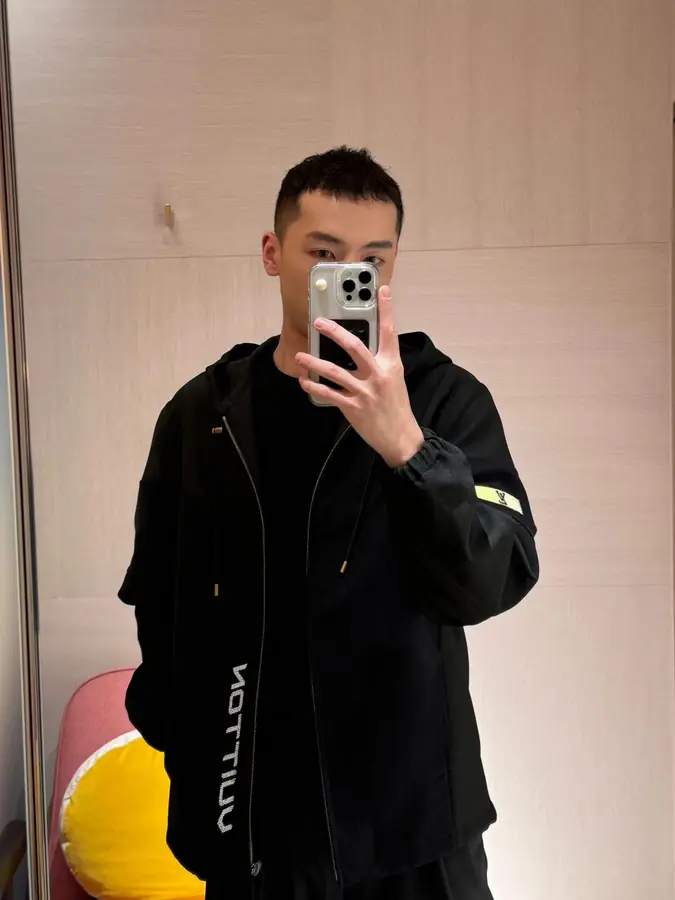 루이비통 테크니컬 후드 코튼 블루종 1AFRGM