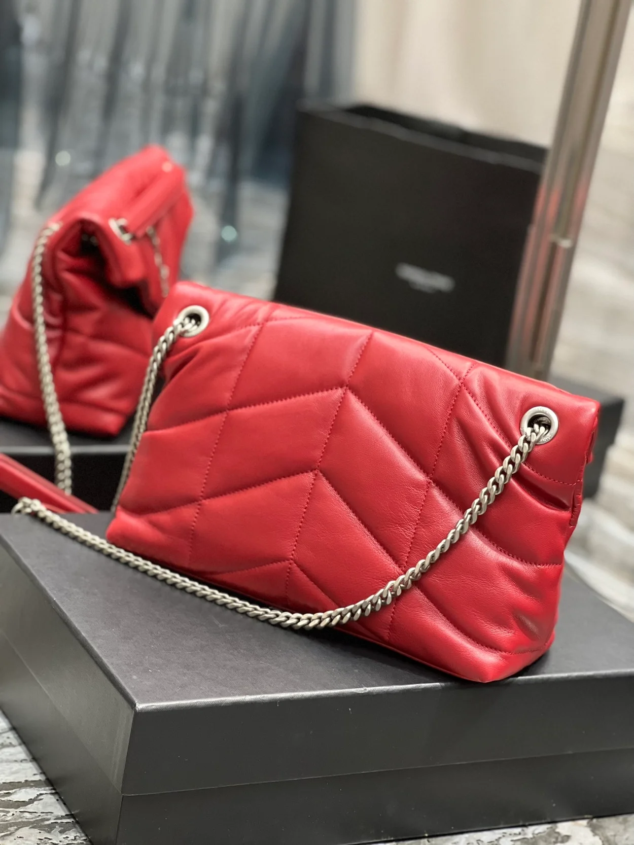 생로랑 PUFFER 레더 숄더백 레드 실버