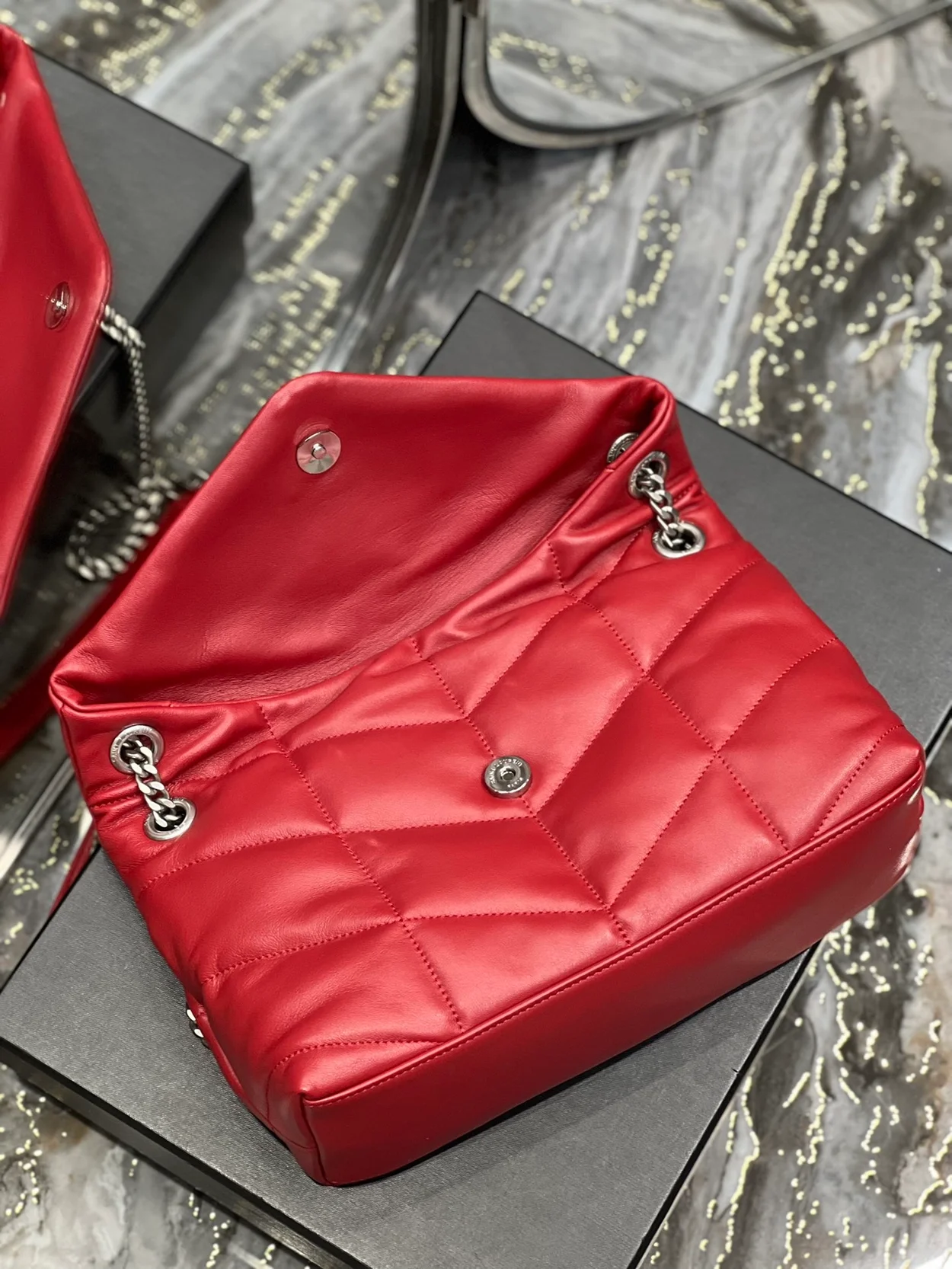 생로랑 PUFFER 레더 숄더백 레드 실버