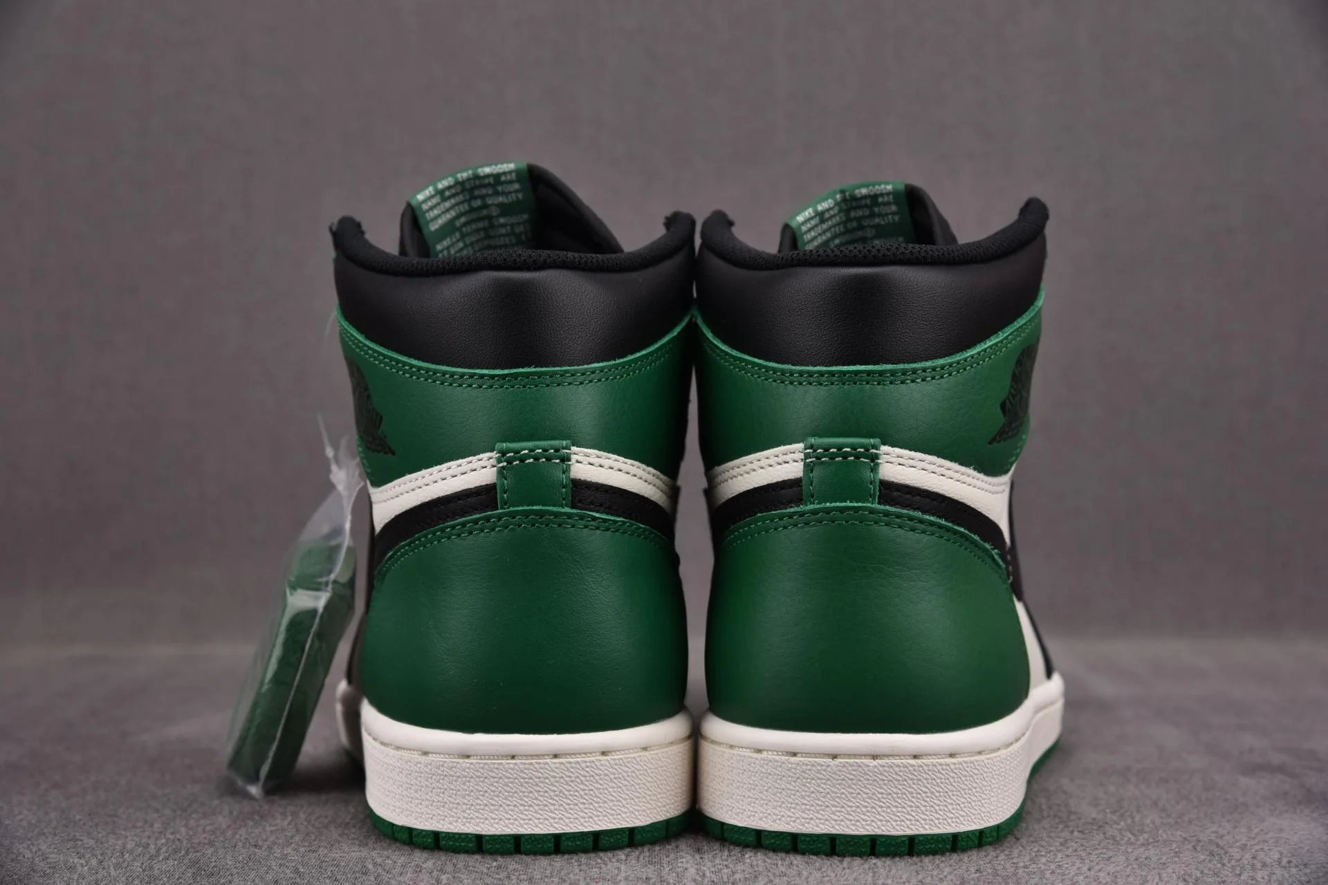 조던 1 레트로 하이 OG 파인 그린 상세 이미지 6