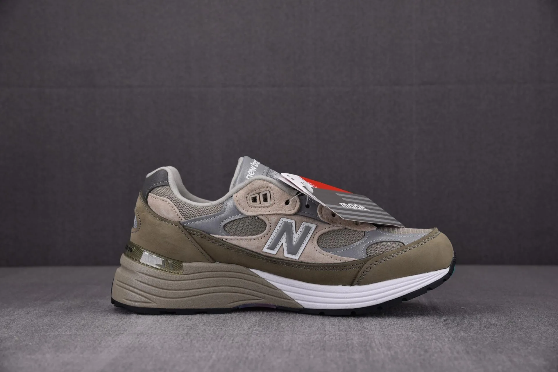 뉴발란스 x 더블탭스 992 메이드 인 USA 올리브 상세 이미지 3