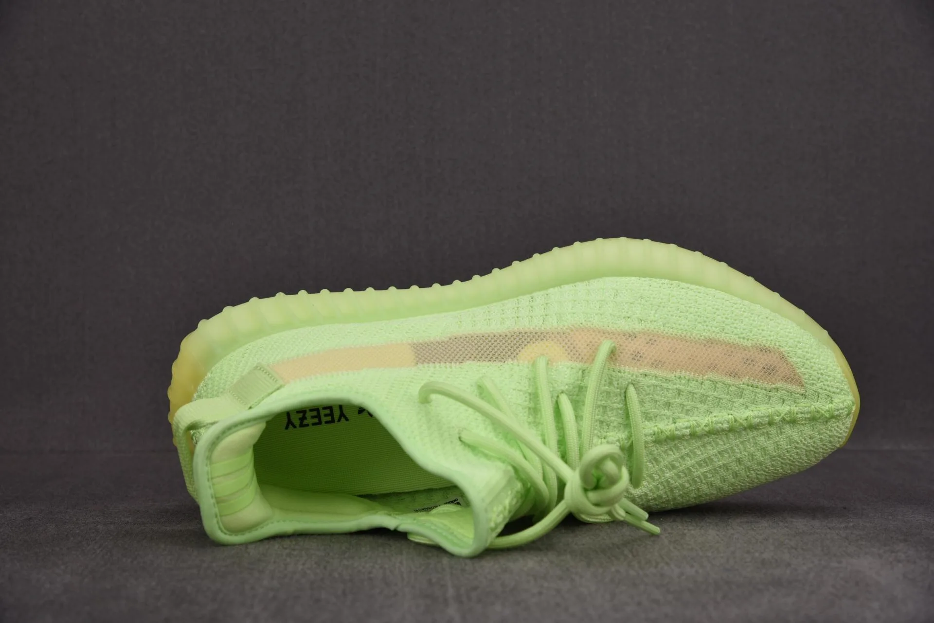 아디다스 이지 부스트 350 V2 글로우 상세 이미지 4