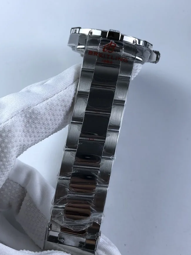 브라이틀링 어벤져 43mm 블랙다이얼 브슬 상세 이미지 4