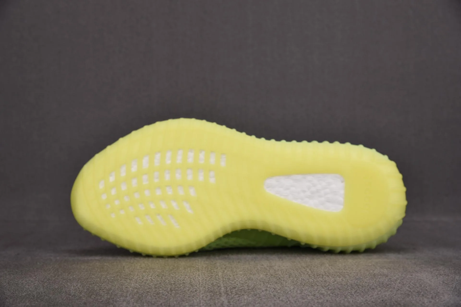 아디다스 이지 부스트 350 V2 글로우 상세 이미지 6