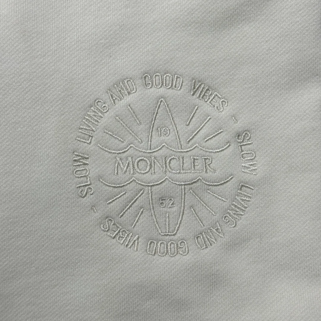 몽클레어 스트레이트 캐주얼 쇼츠 화이트
