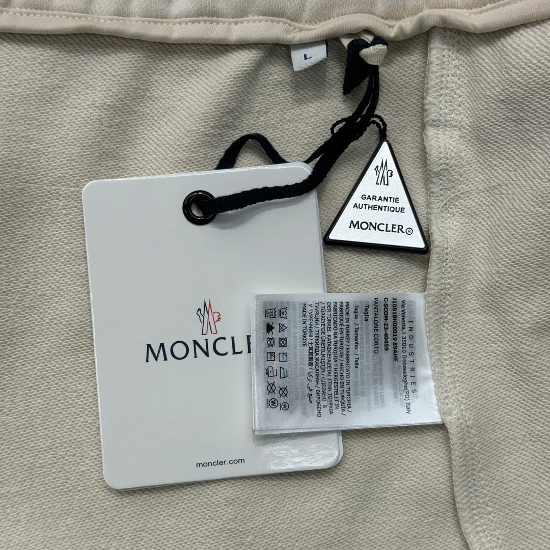 몽클레어 스트레이트 캐주얼 쇼츠 화이트