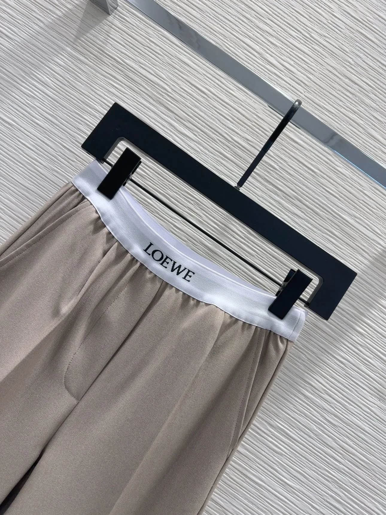 로에베 로고 밴딩 팬츠 베이지 상세 이미지 4