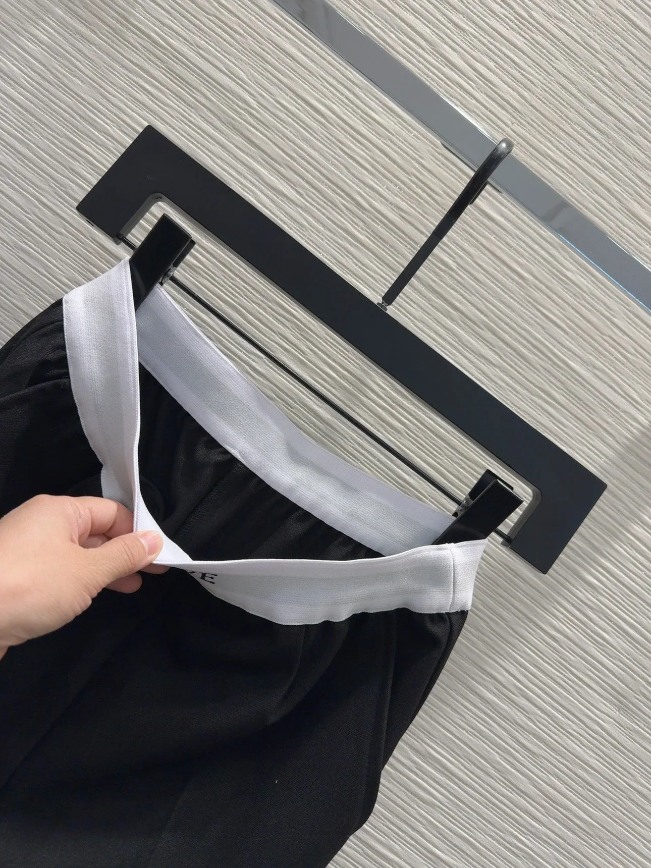 로에베 로고 밴딩 팬츠 블랙 상세 이미지 5