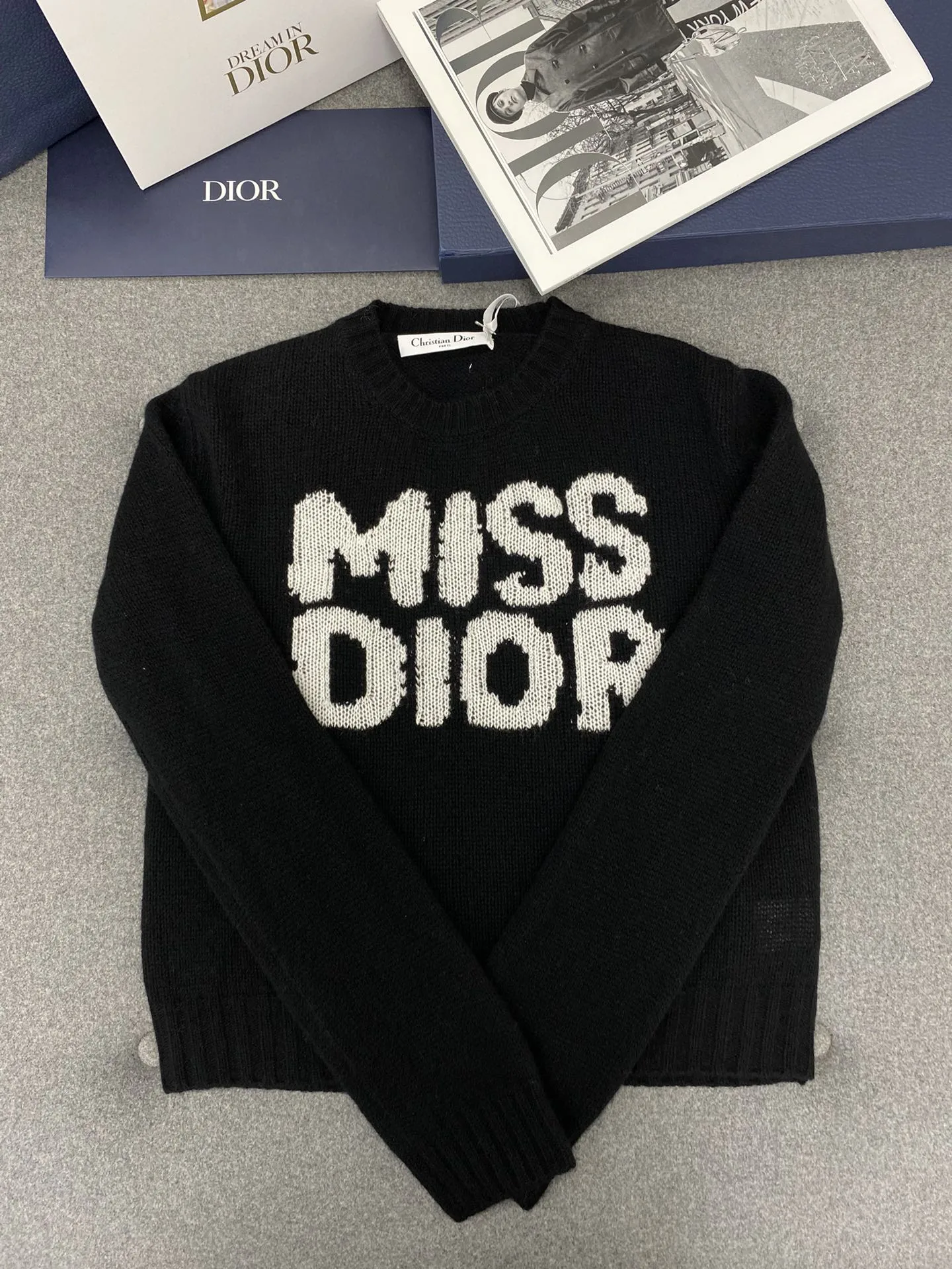 디올 화이트 Miss Dior Graffiti 모티브 블랙 캐시미어 실크 니트 상세 이미지 5