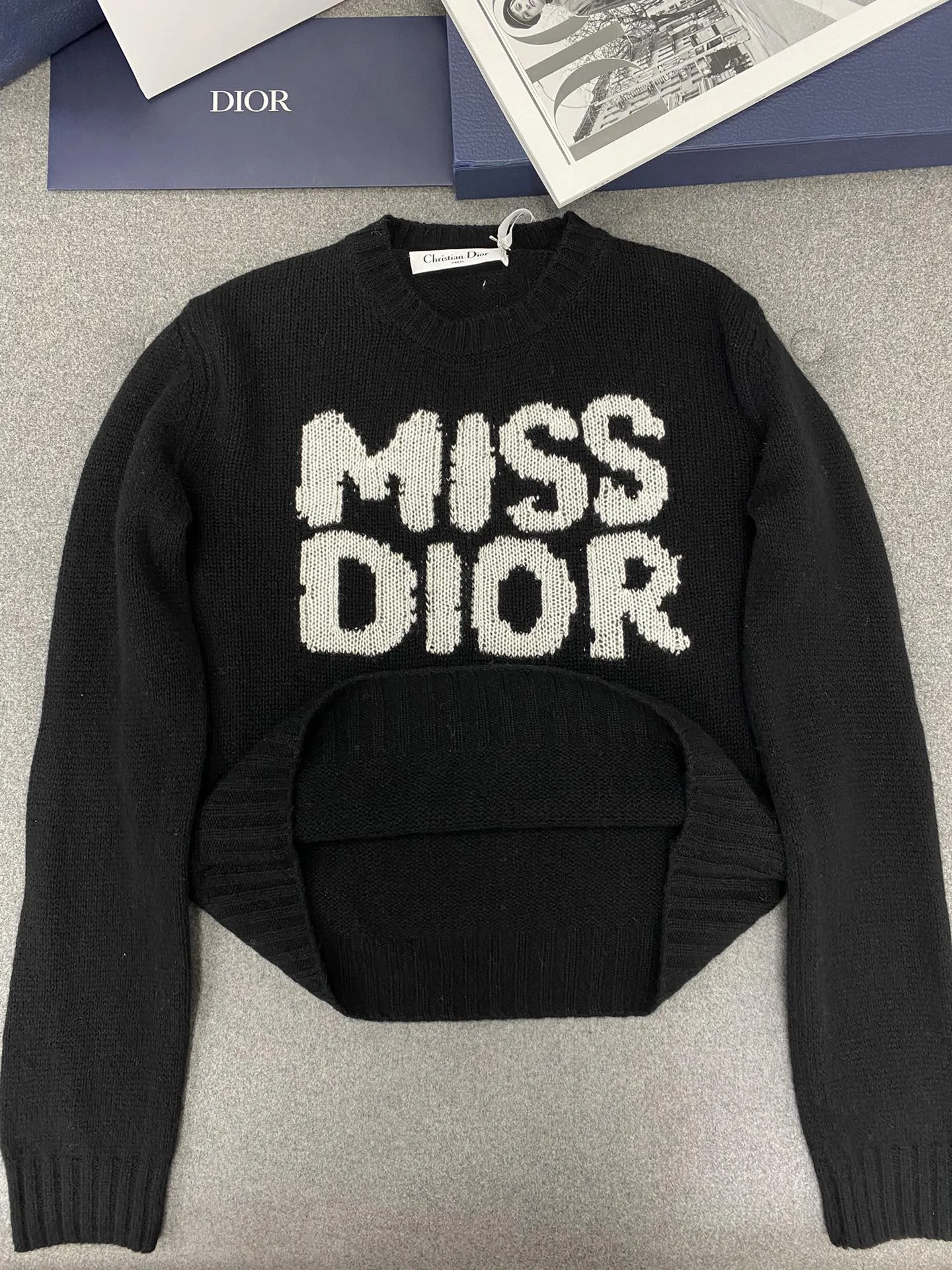 디올 화이트 Miss Dior Graffiti 모티브 블랙 캐시미어 실크 니트 상세 이미지 6