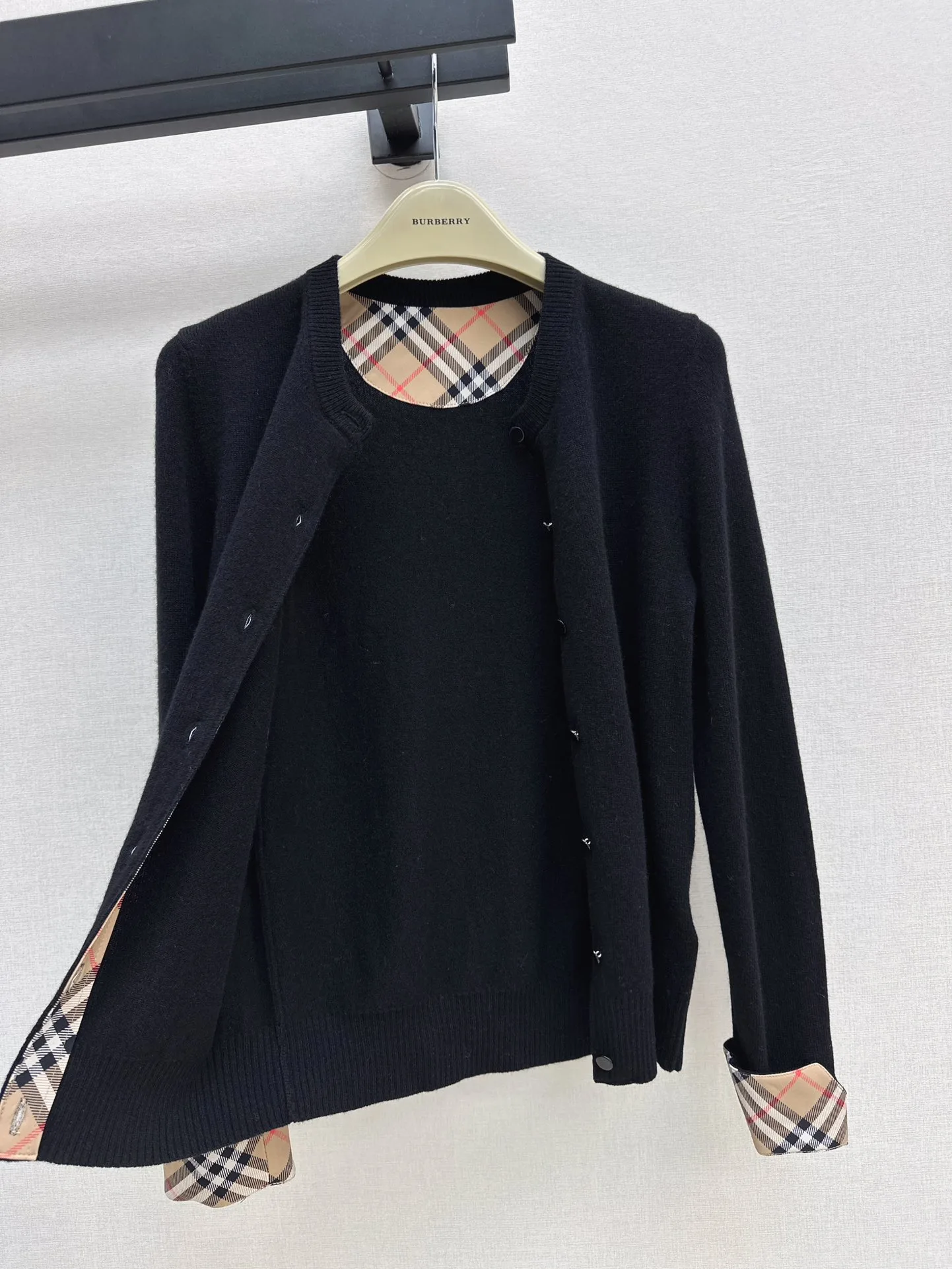 버버리 체크 포인트 가디건 블랙 상세 이미지 4