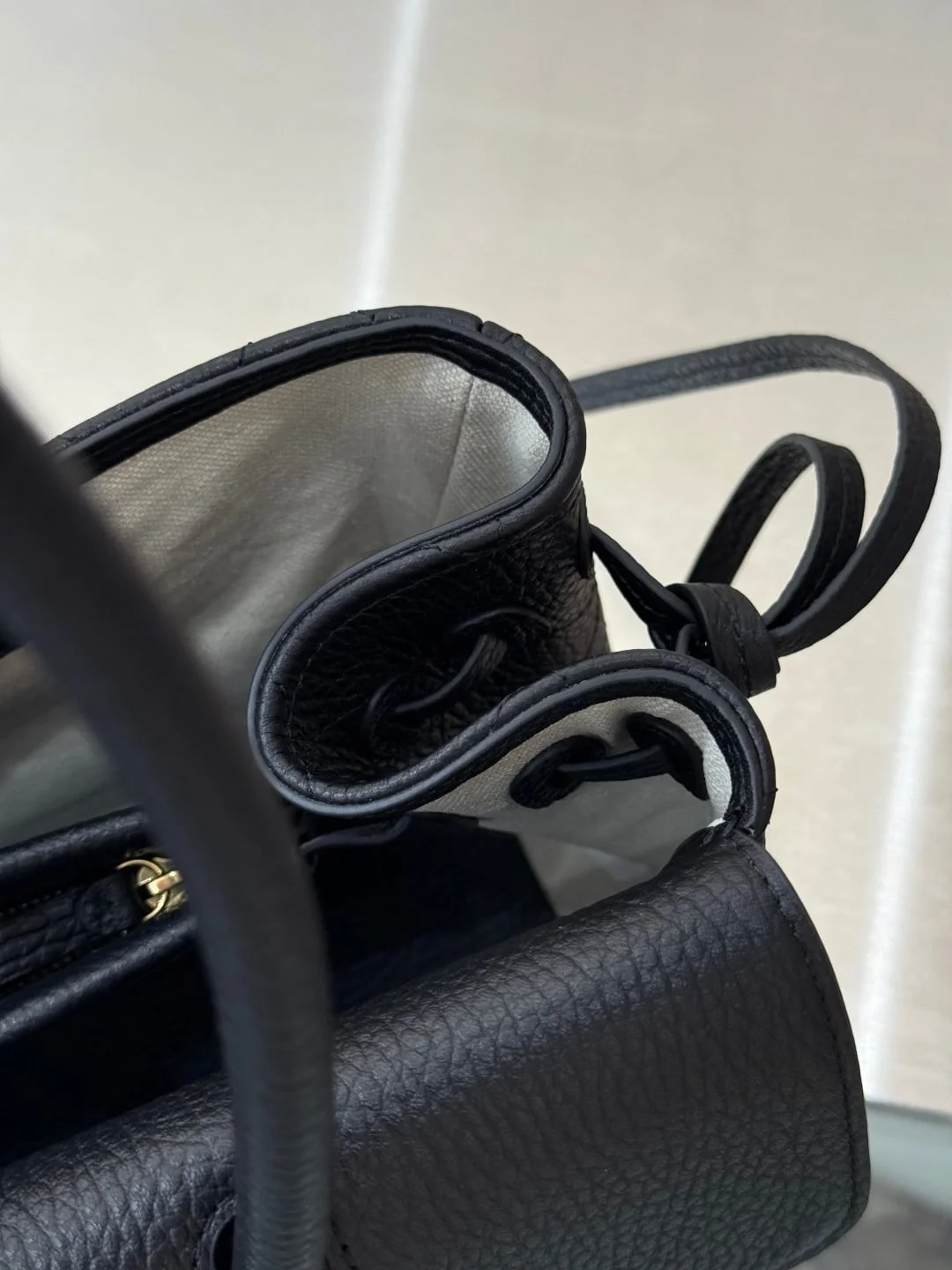 샤넬 26S 셀러브리티 바게트 백 블랙