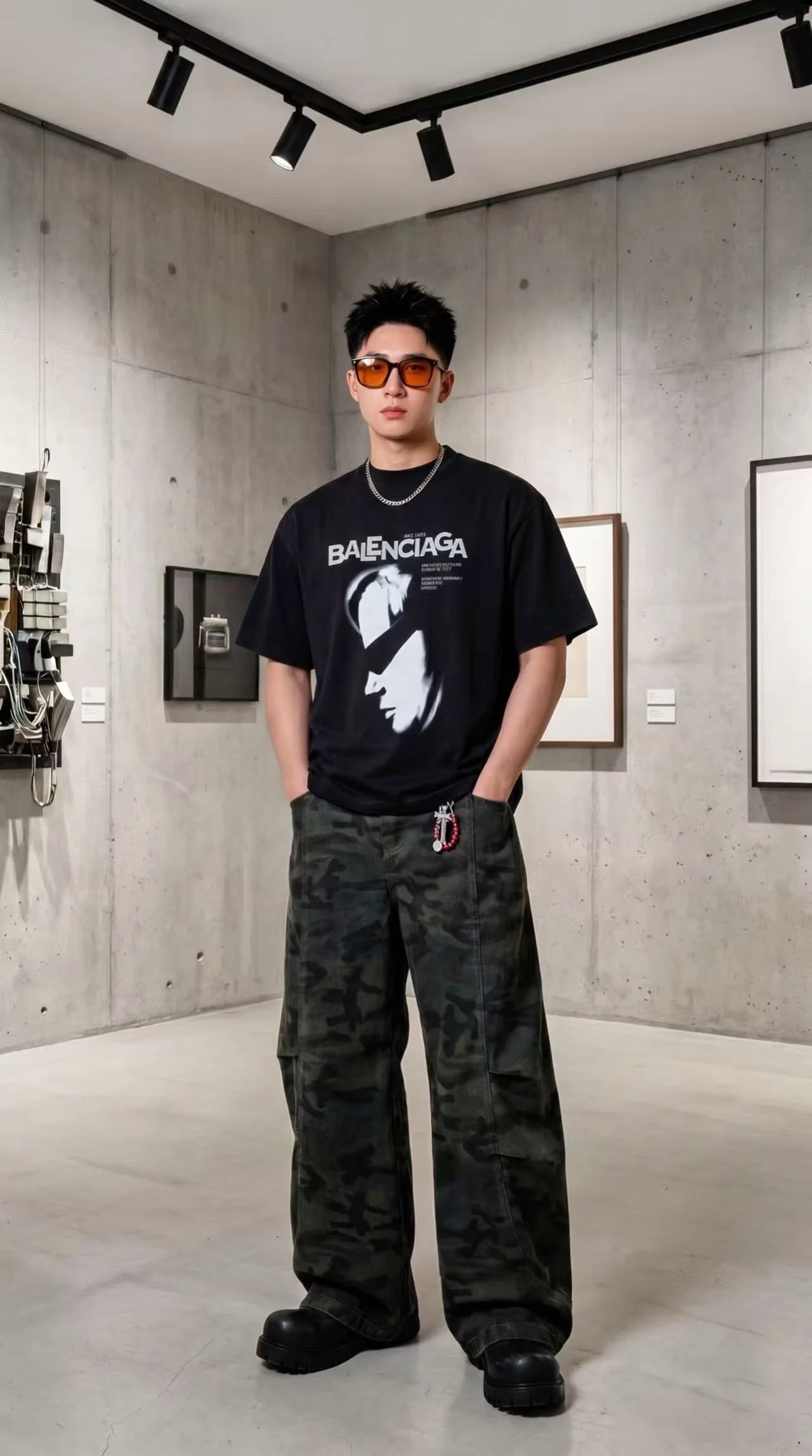 발렌시아가 레이디 인 쉐이드 오버사이즈 티셔츠 블랙
