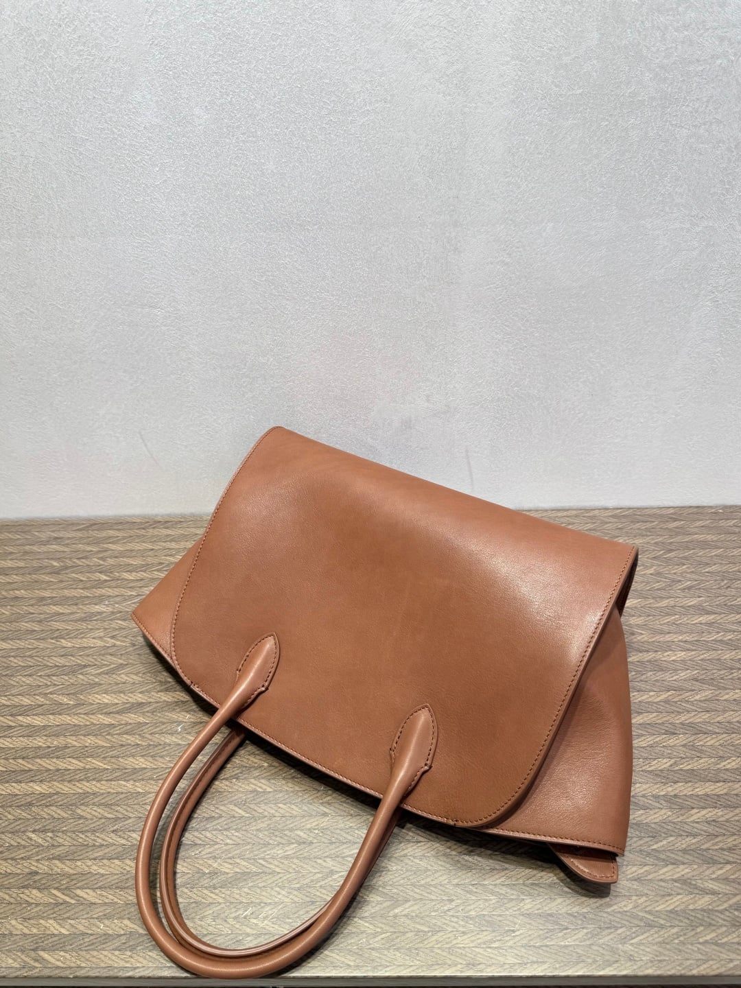 더 로우 말로 토트백 브릭 레드 스몰