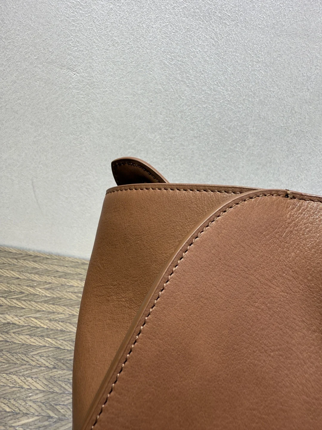 더 로우 말로 토트백 브릭 레드 스몰
