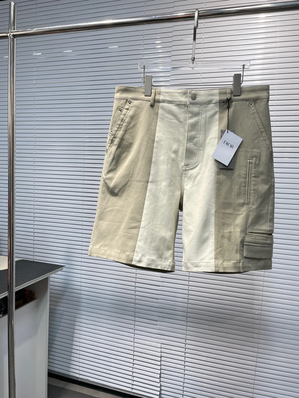 디올 베이지 가바딘 쇼츠