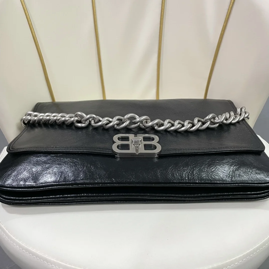 발렌시아가 BB 소프트 라지 플랩 백