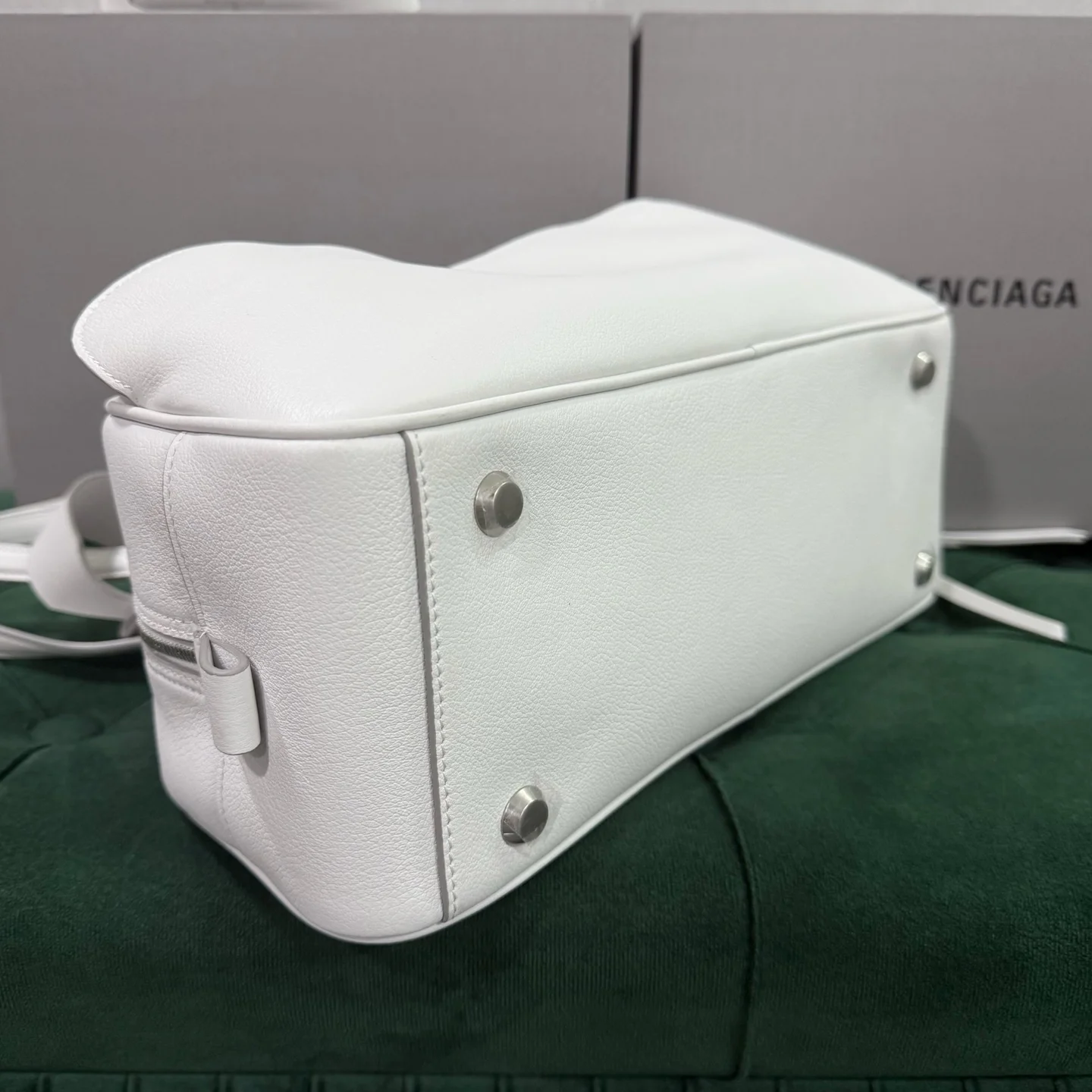 발렌시아가 캐리 스몰 볼링 백 화이트