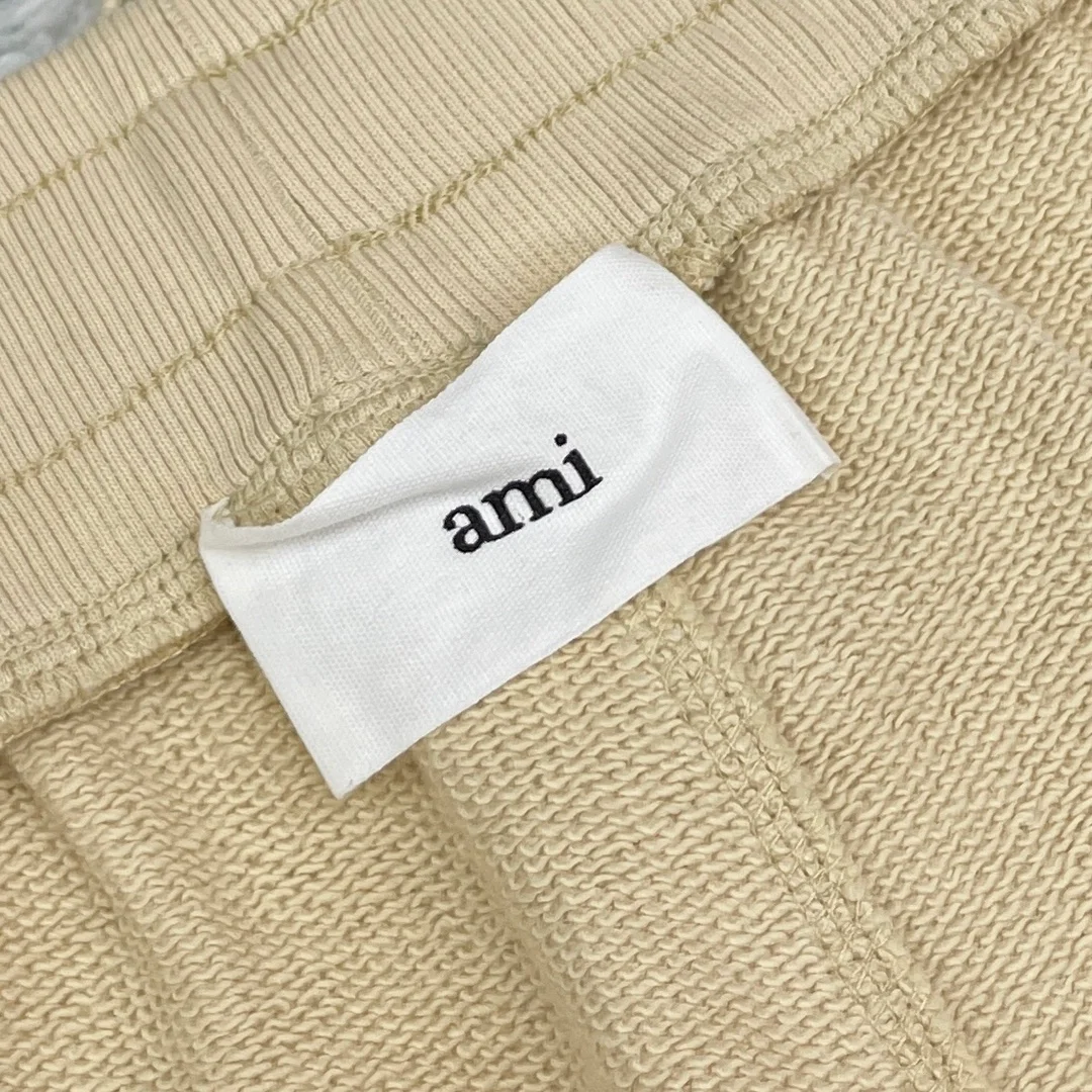 아미 스몰 하트 로고 쇼츠 베이지