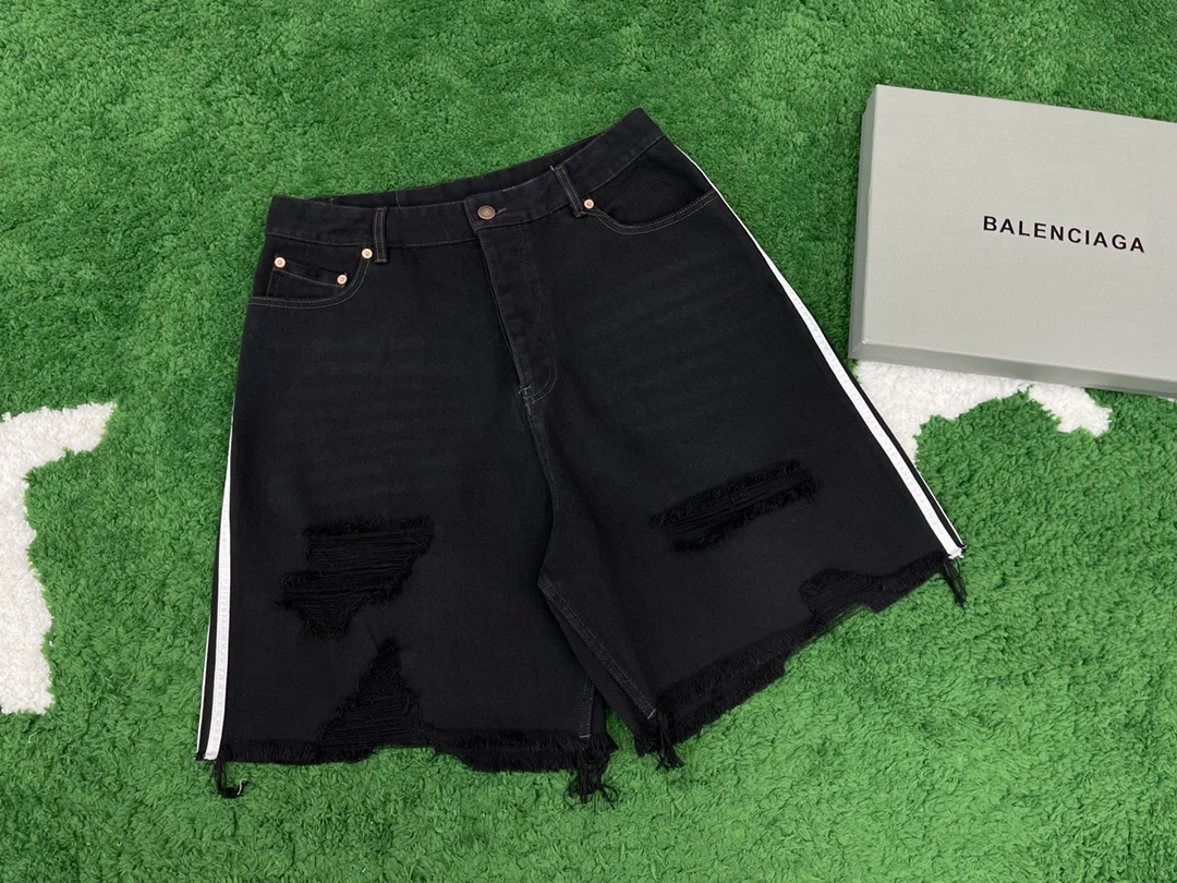 발렌시아가 x 아디다스 배기 쇼츠 블랙