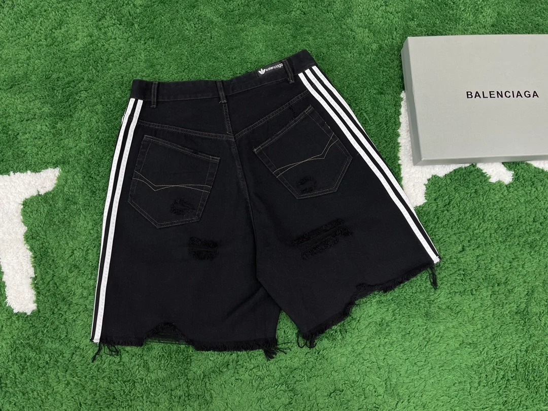 발렌시아가 x 아디다스 배기 쇼츠 블랙