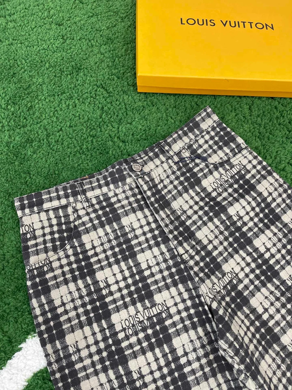 루이비통 체크 데님 쇼츠 블랙 1ABY98