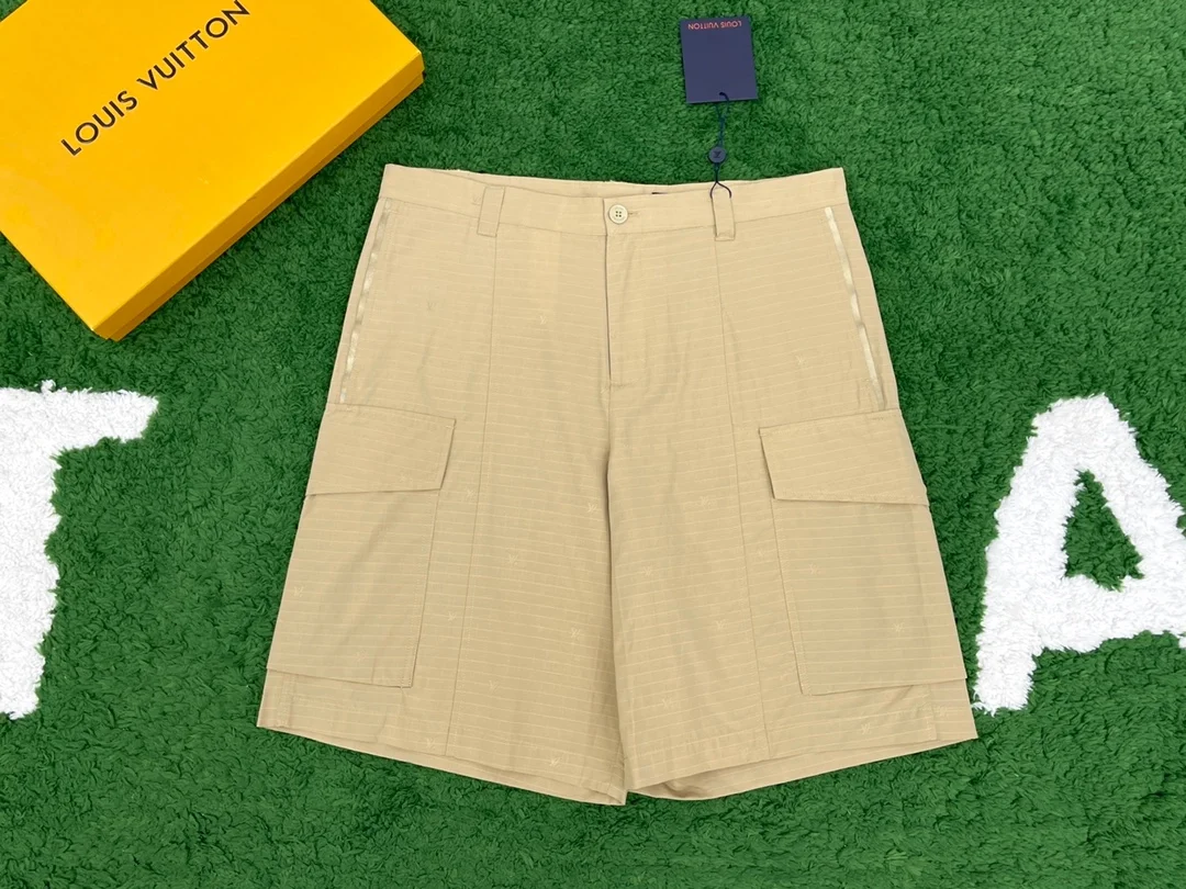 루이비통 립스톱 카고 쇼츠 1ABJIF