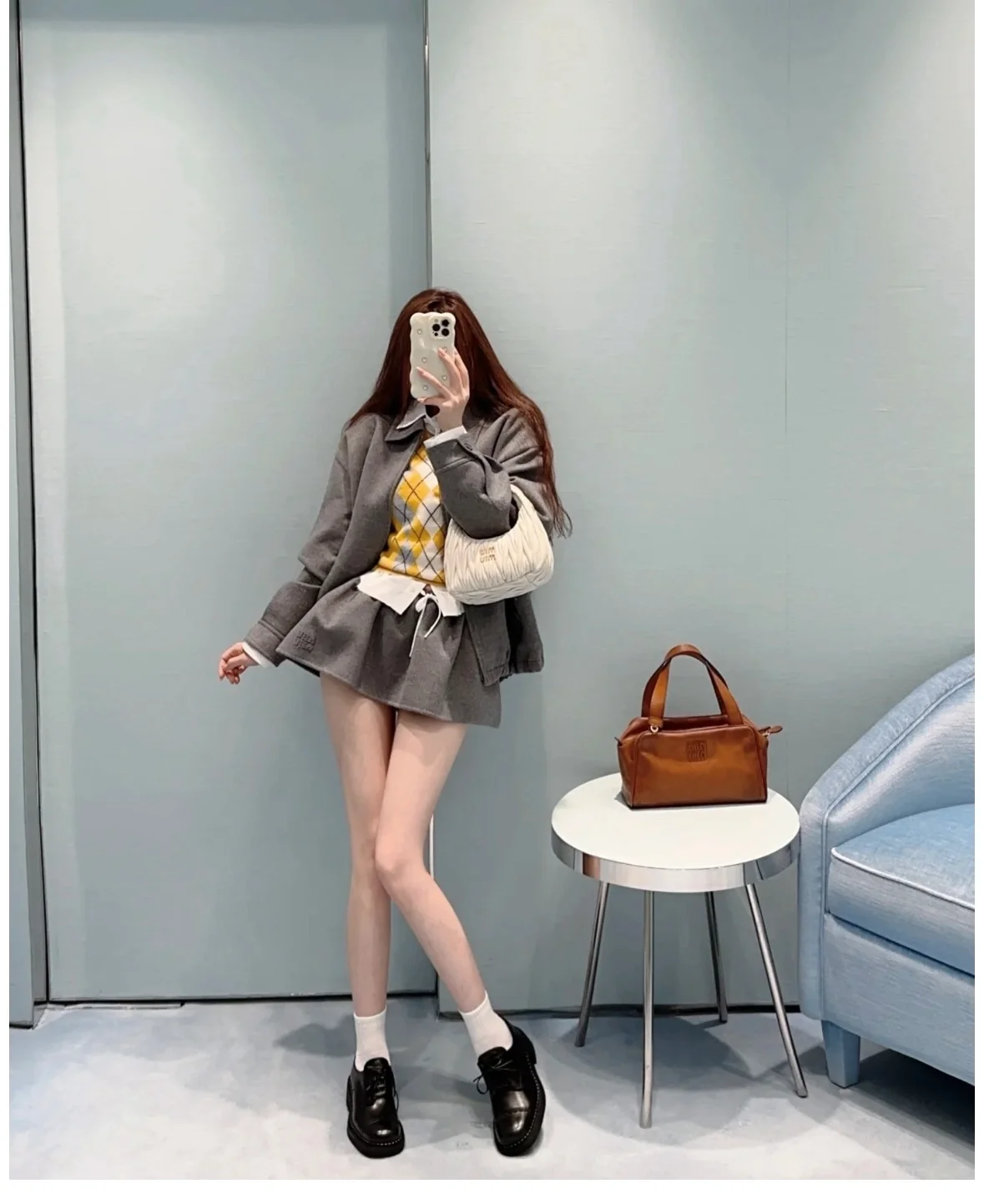 미우미우 25FW 레더 탑 핸들 5BB182