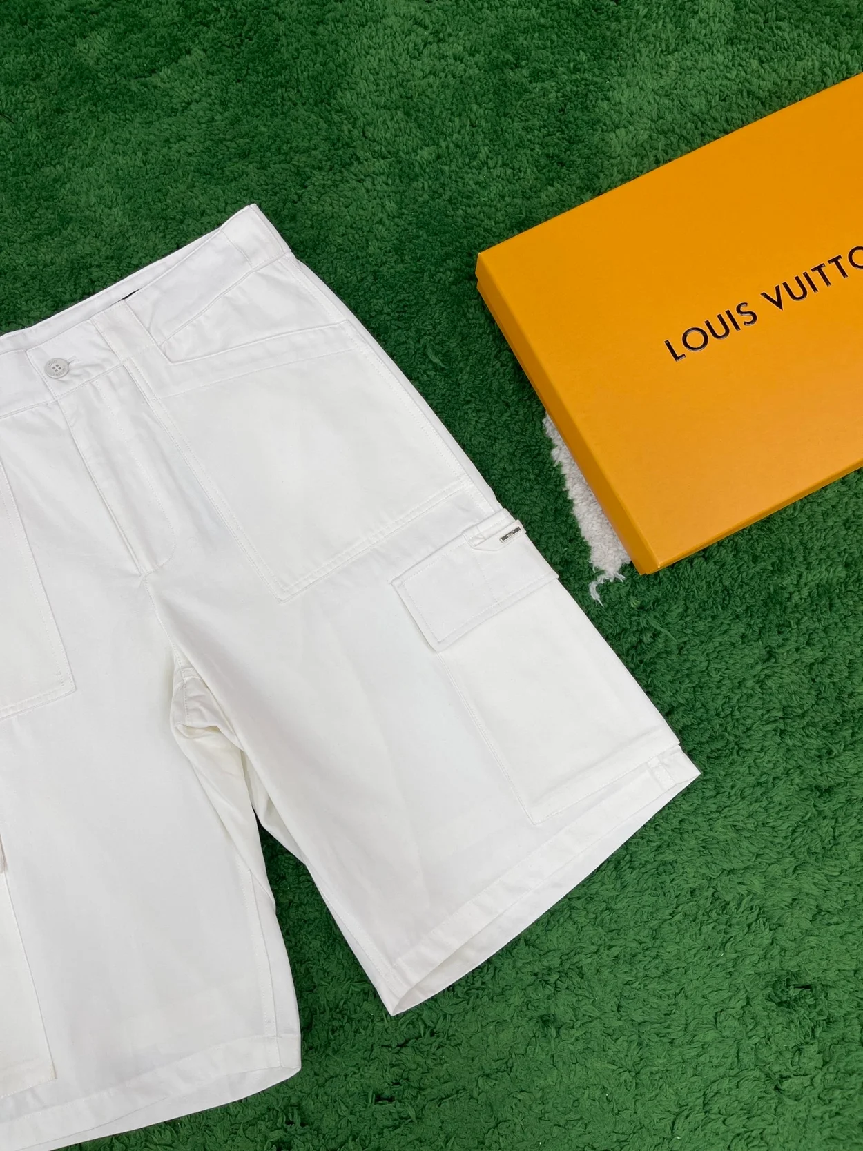 루이비통 LVSE 소프트 카고 쇼츠 화이트