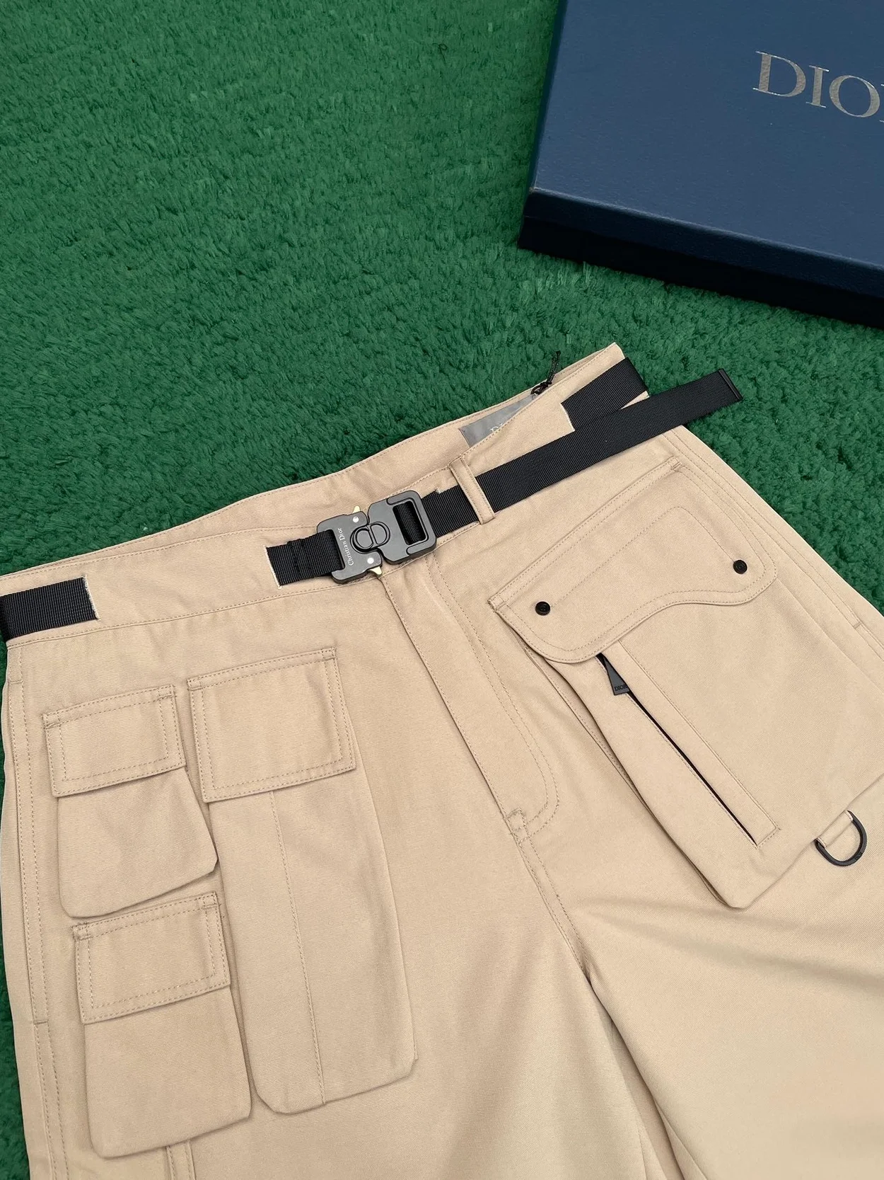 디올 카고 버뮤다 코튼 블렌드 쇼츠 베이지