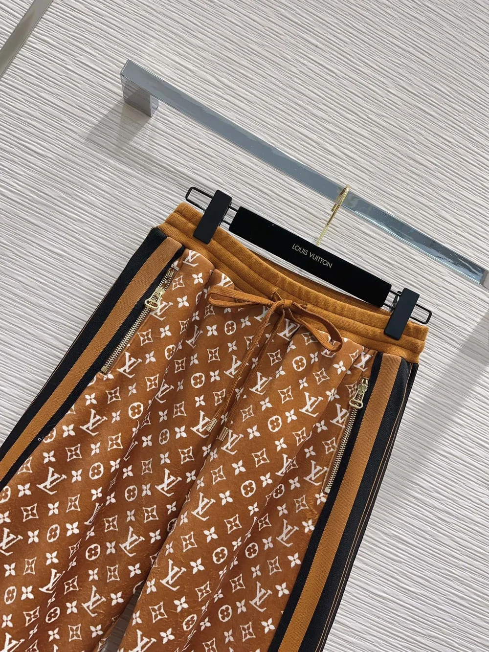 루이비통 모노그램 타월링 조깅 팬츠 1AC68X