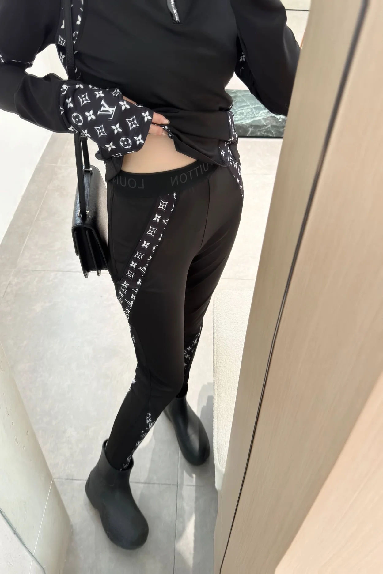 루이비통 테크니컬 레깅스 1AFAZ8