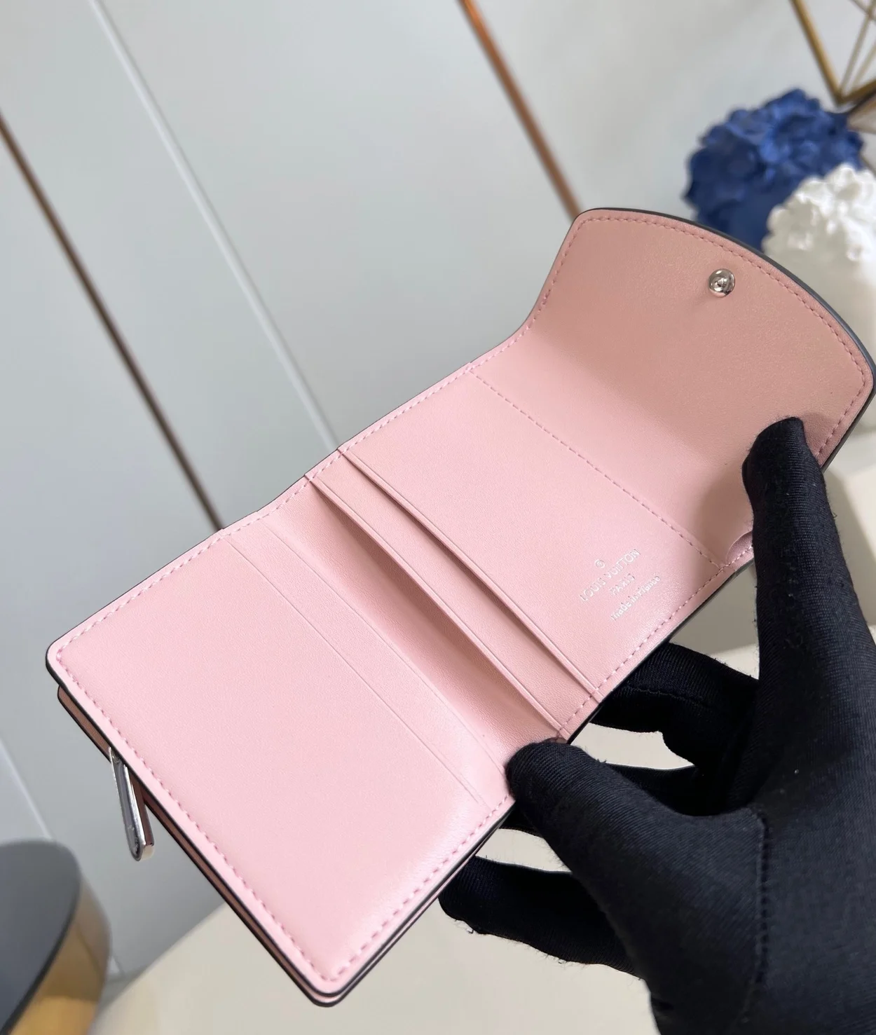 루이비통 아이리스 XS 월릿 마히나 로즈 자스민 M82757