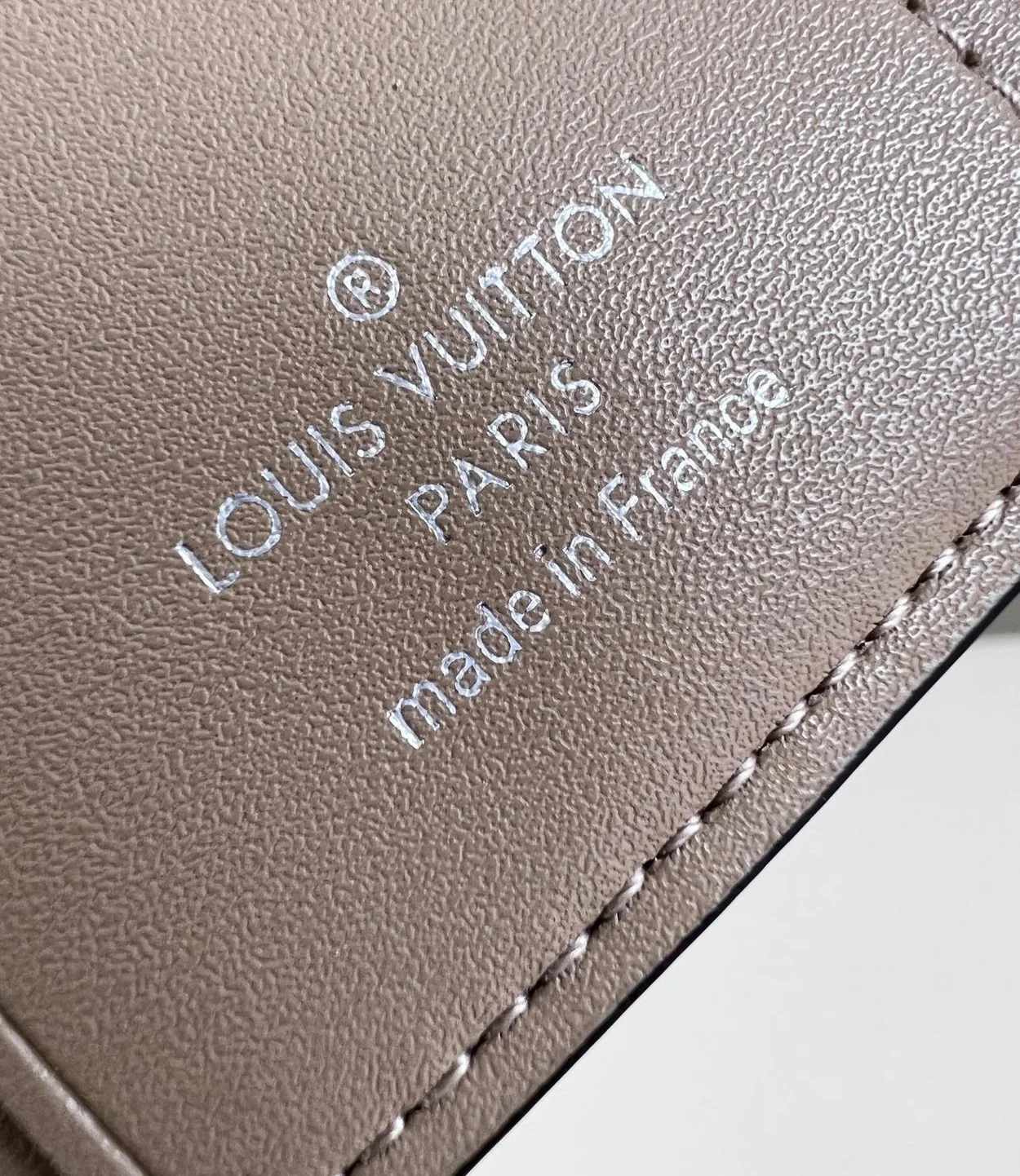 루이비통 아이리스 XS 월릿 마히나 갈렛 M82437