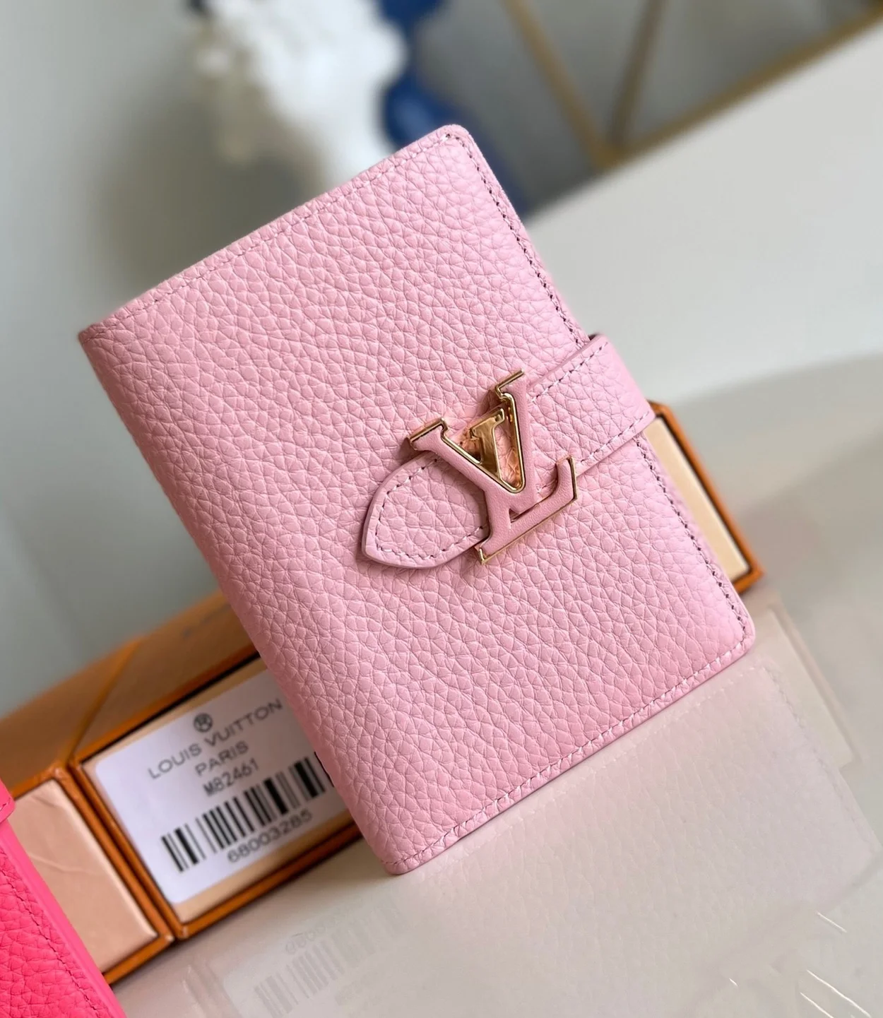 루이비통 LV 버티컬 컴팩트 월릿 M82144