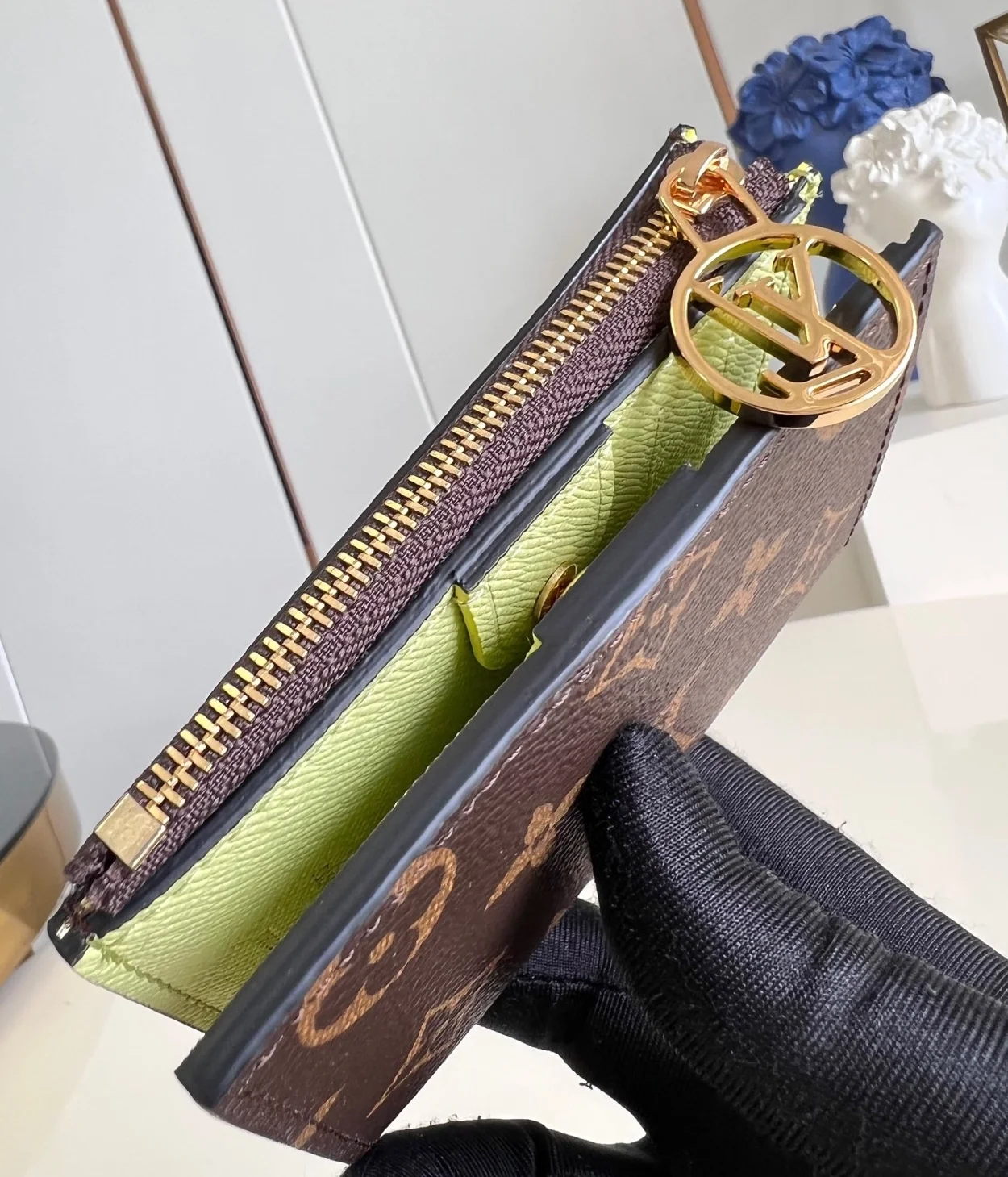 루이비통 리사 월릿 M82382