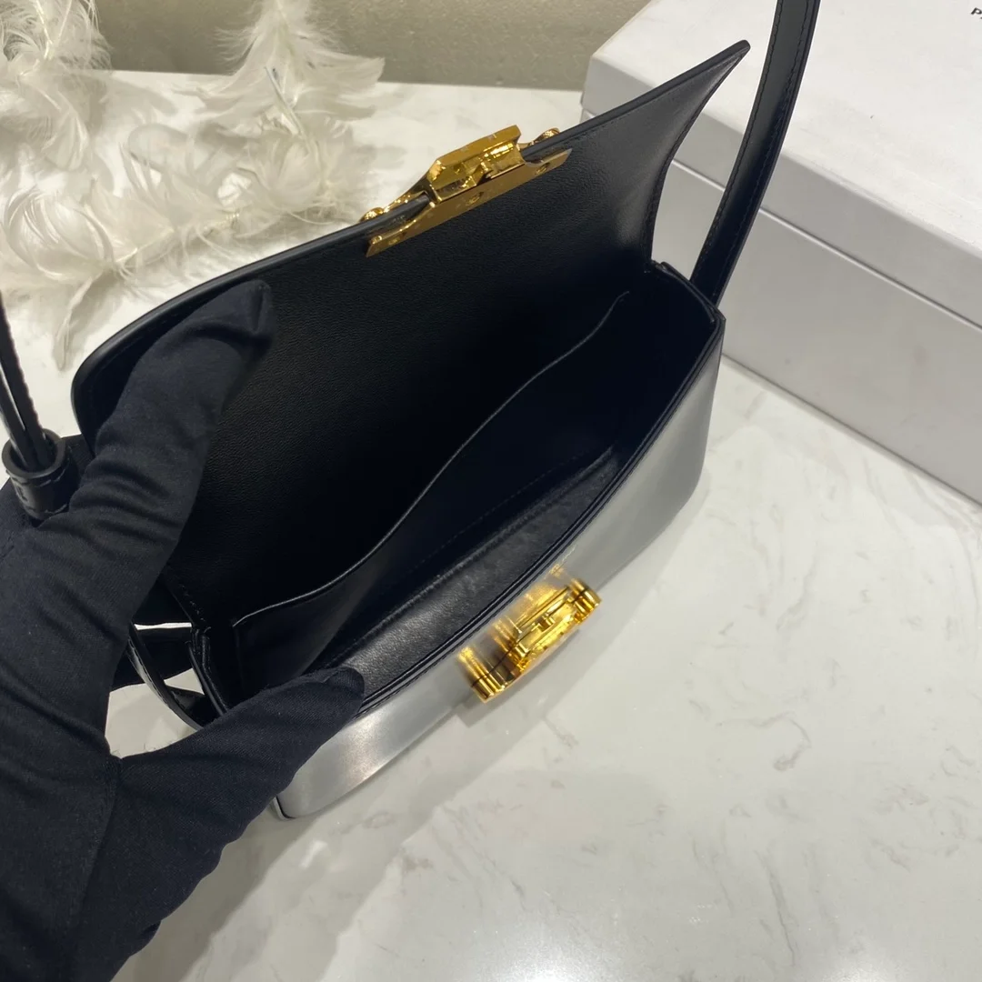셀린느 클로드 숄더백 블랙
