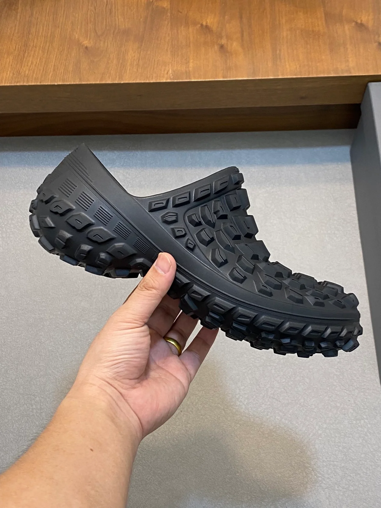 발렌시아가 바운서 클로그 블랙