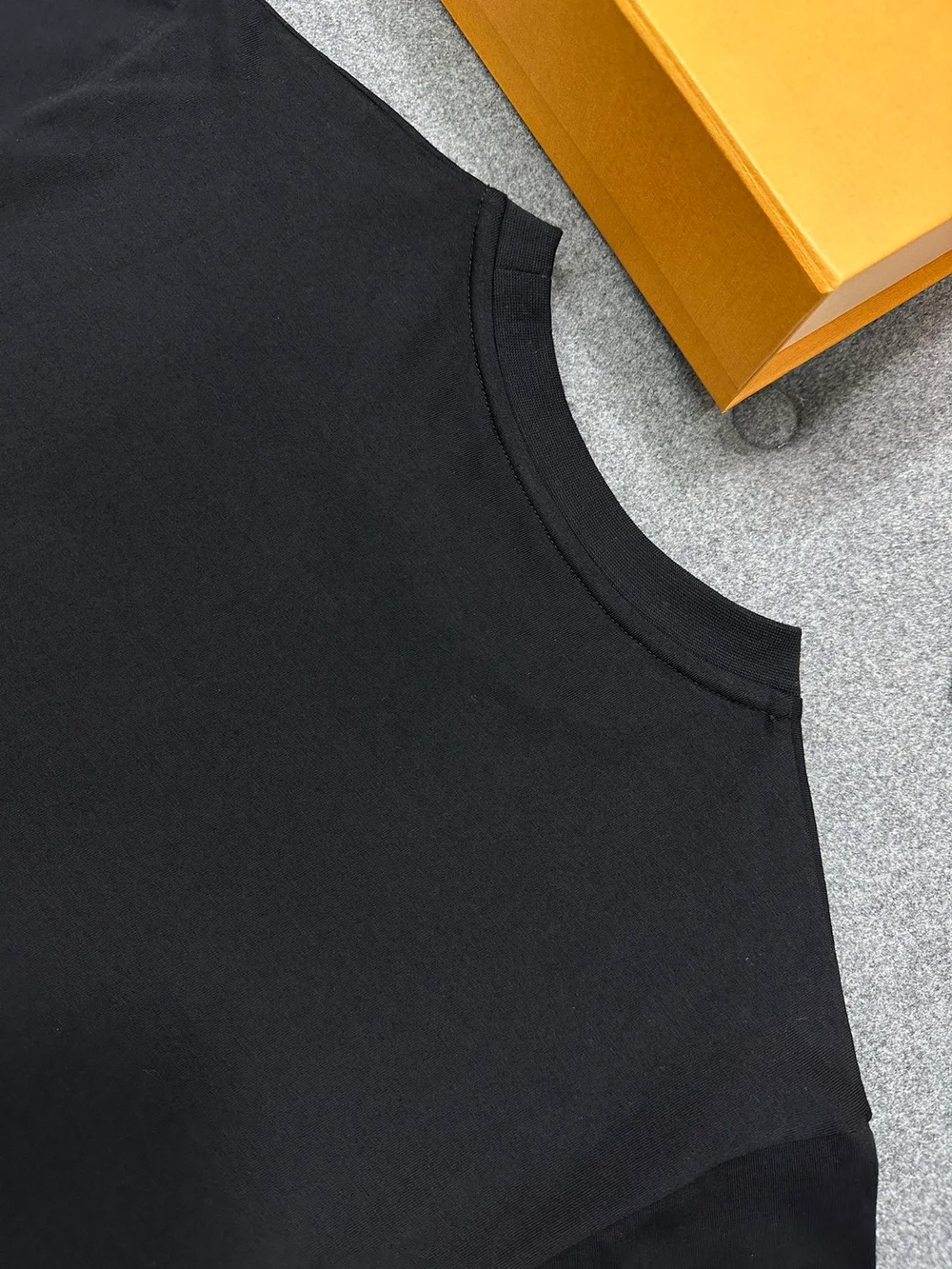 루이비통 프린트 티셔츠 블랙