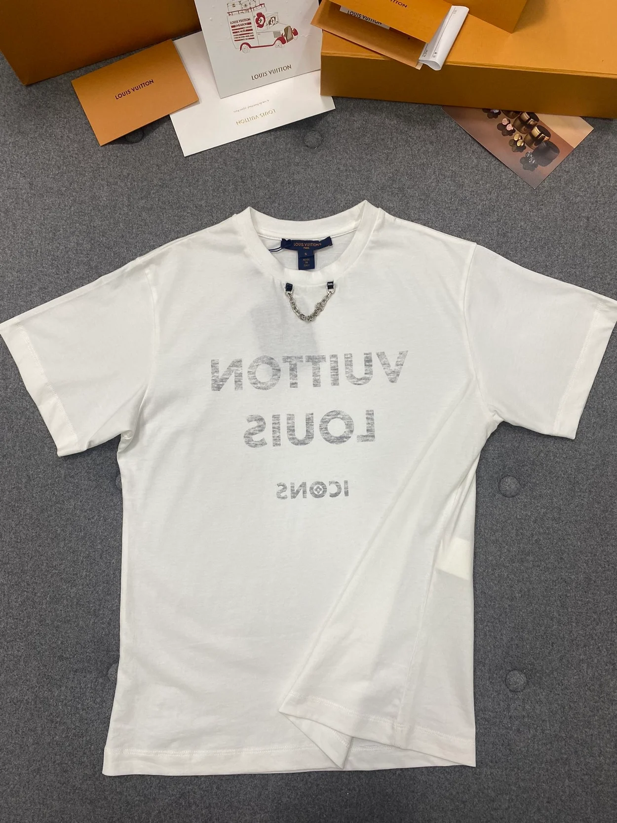 루이비통 프린트 티셔츠 화이트