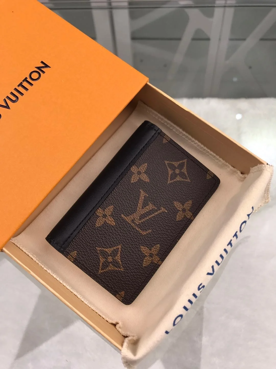 루이비통 포켓 오거나이저 M60111