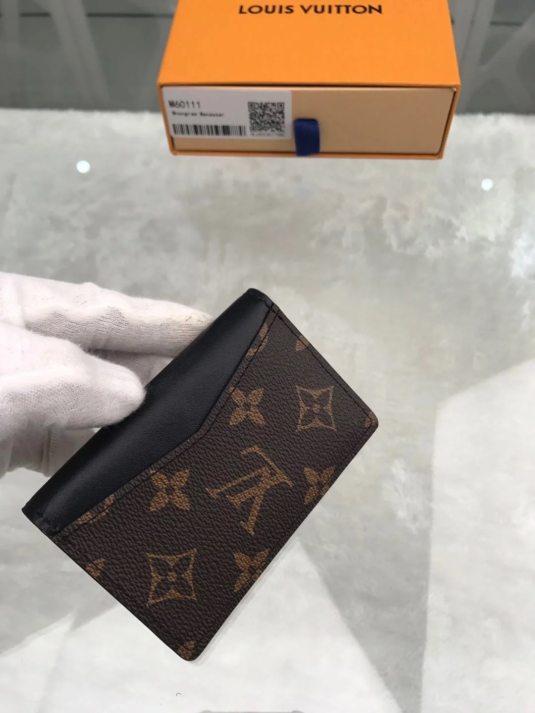 루이비통 포켓 오거나이저 M60111