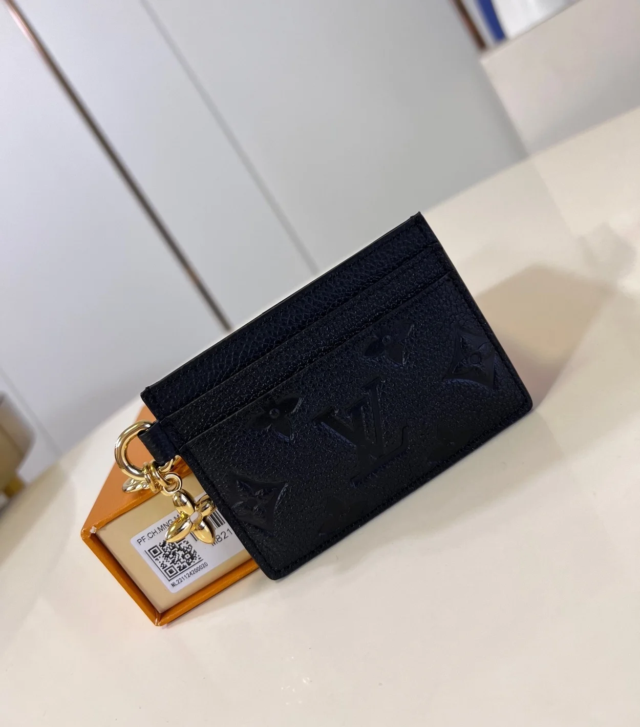 루이비통 LV 참 카드 홀더 M82132