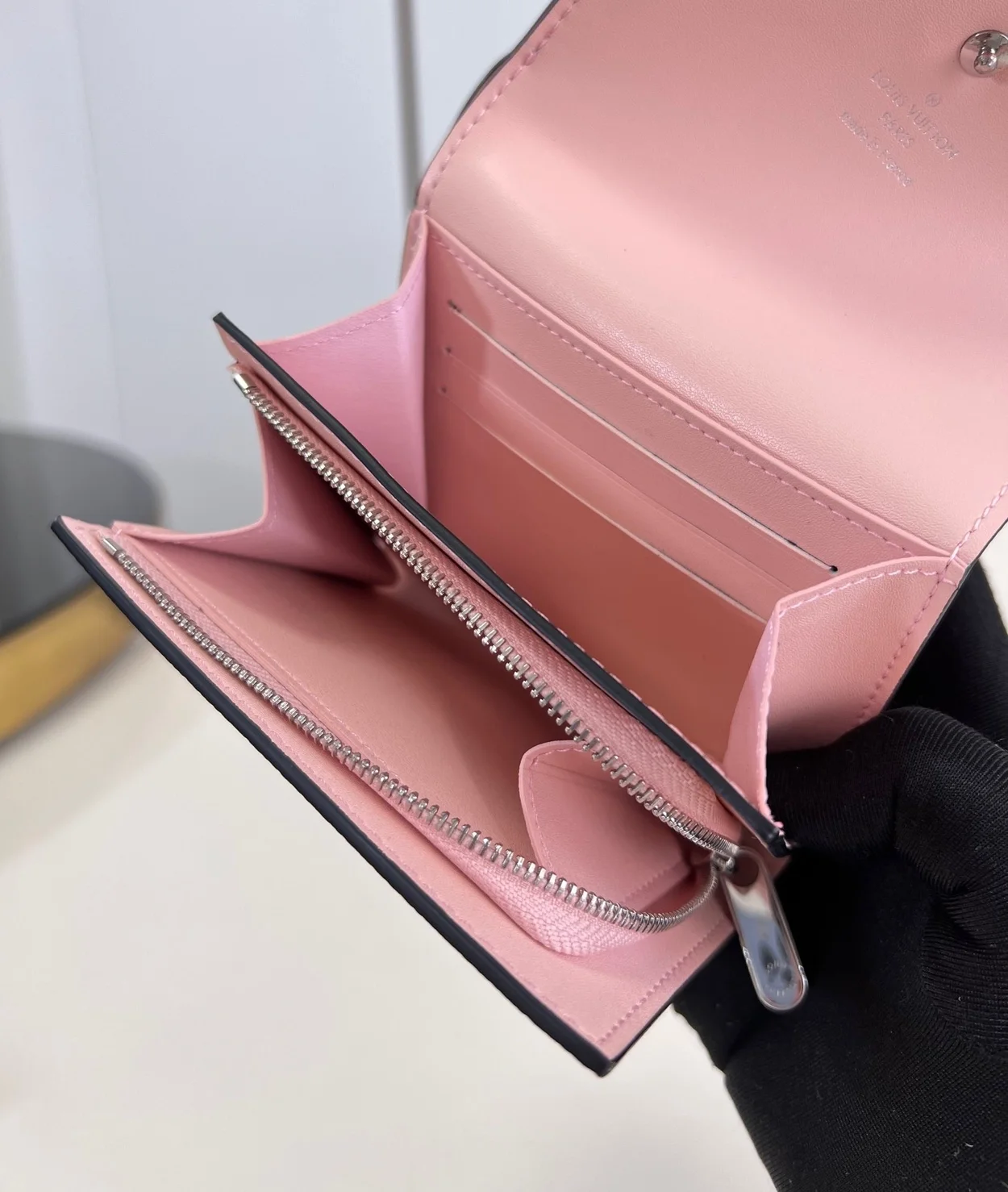루이비통 아이리스 컴팩트 월릿 M82757
