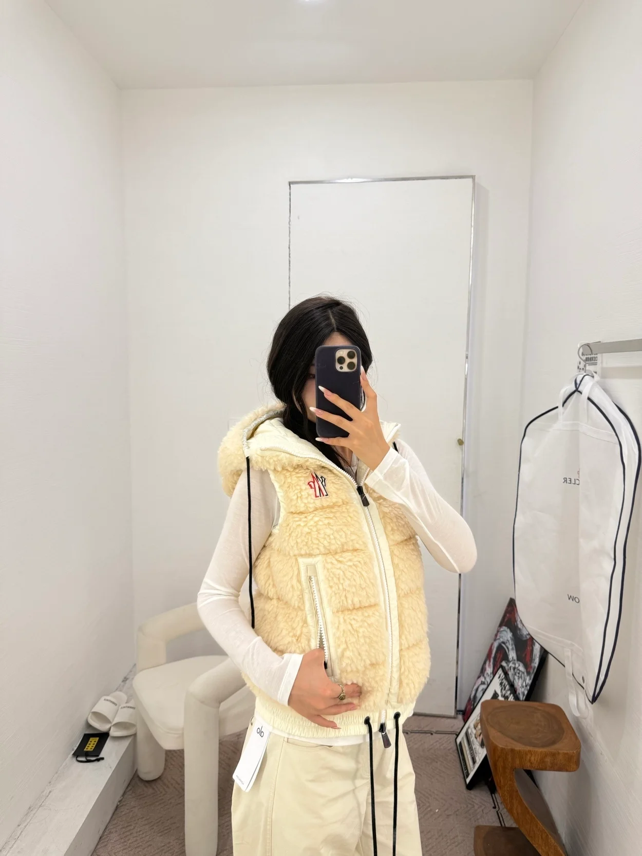 몽클레어 테디 패디드 조끼 베이지