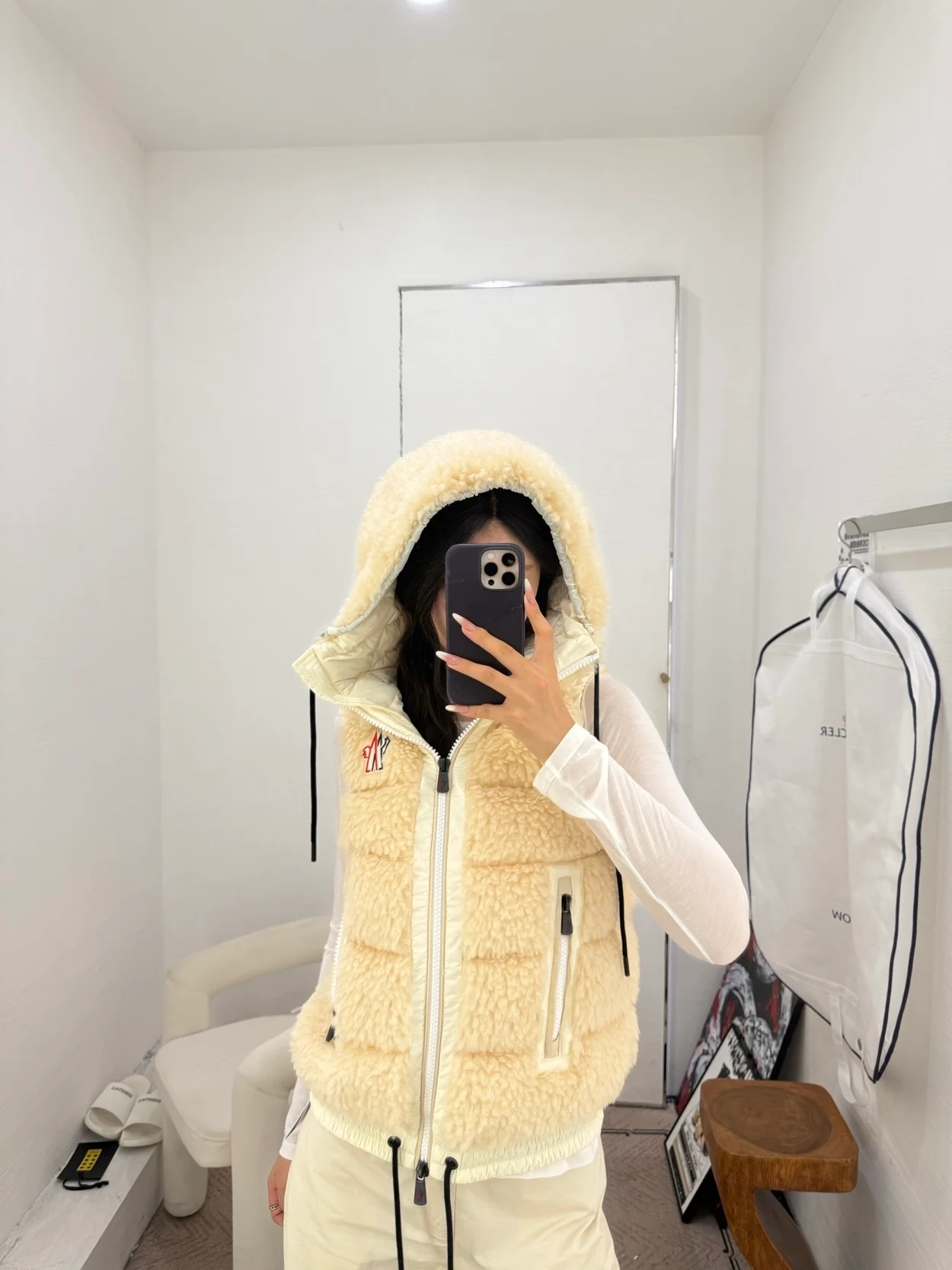 몽클레어 테디 패디드 조끼 베이지