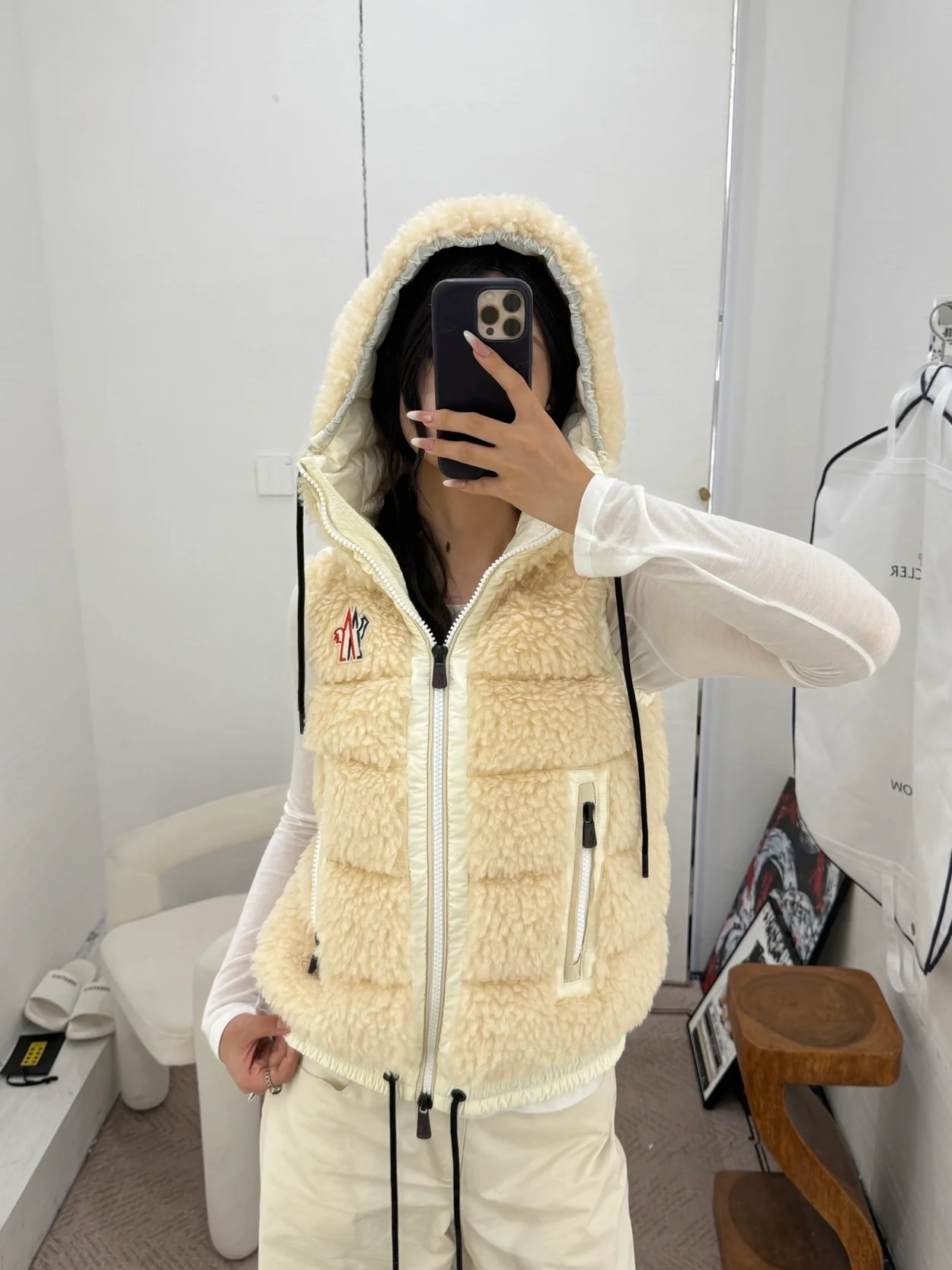 몽클레어 테디 패디드 조끼 베이지