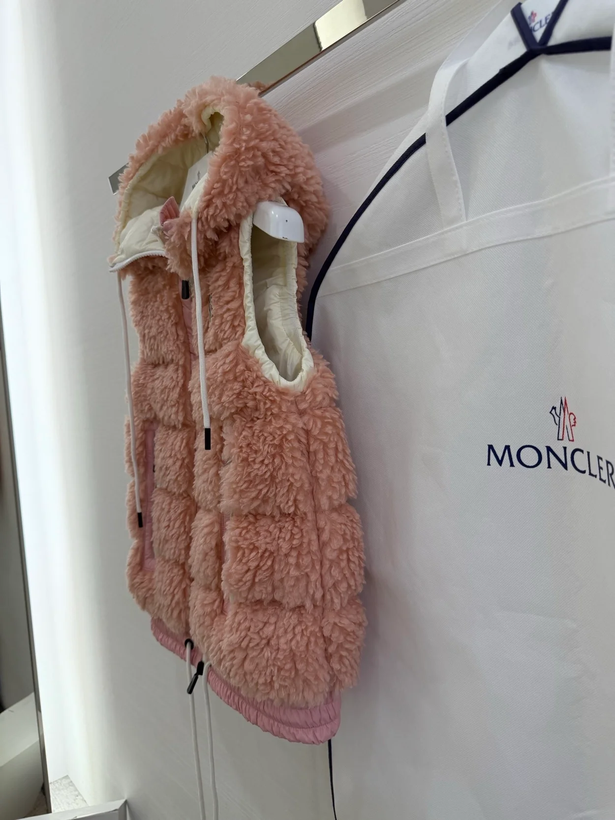 몽클레어 테디 패디드 조끼 핑크