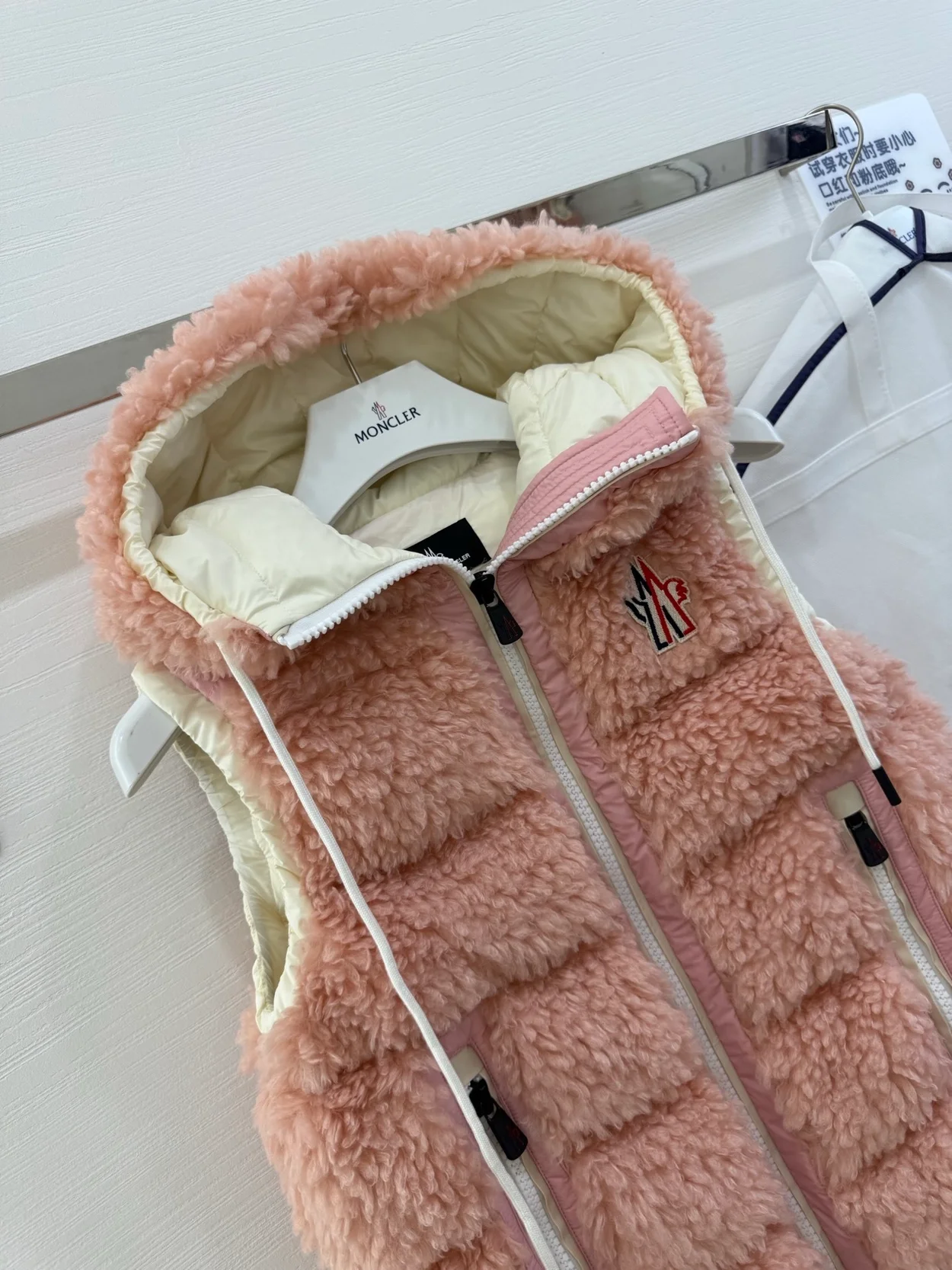 몽클레어 테디 패디드 조끼 핑크