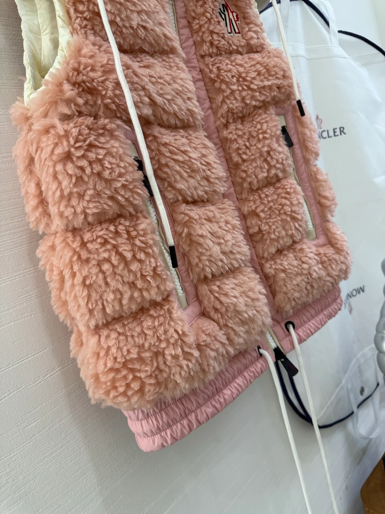 몽클레어 테디 패디드 조끼 핑크